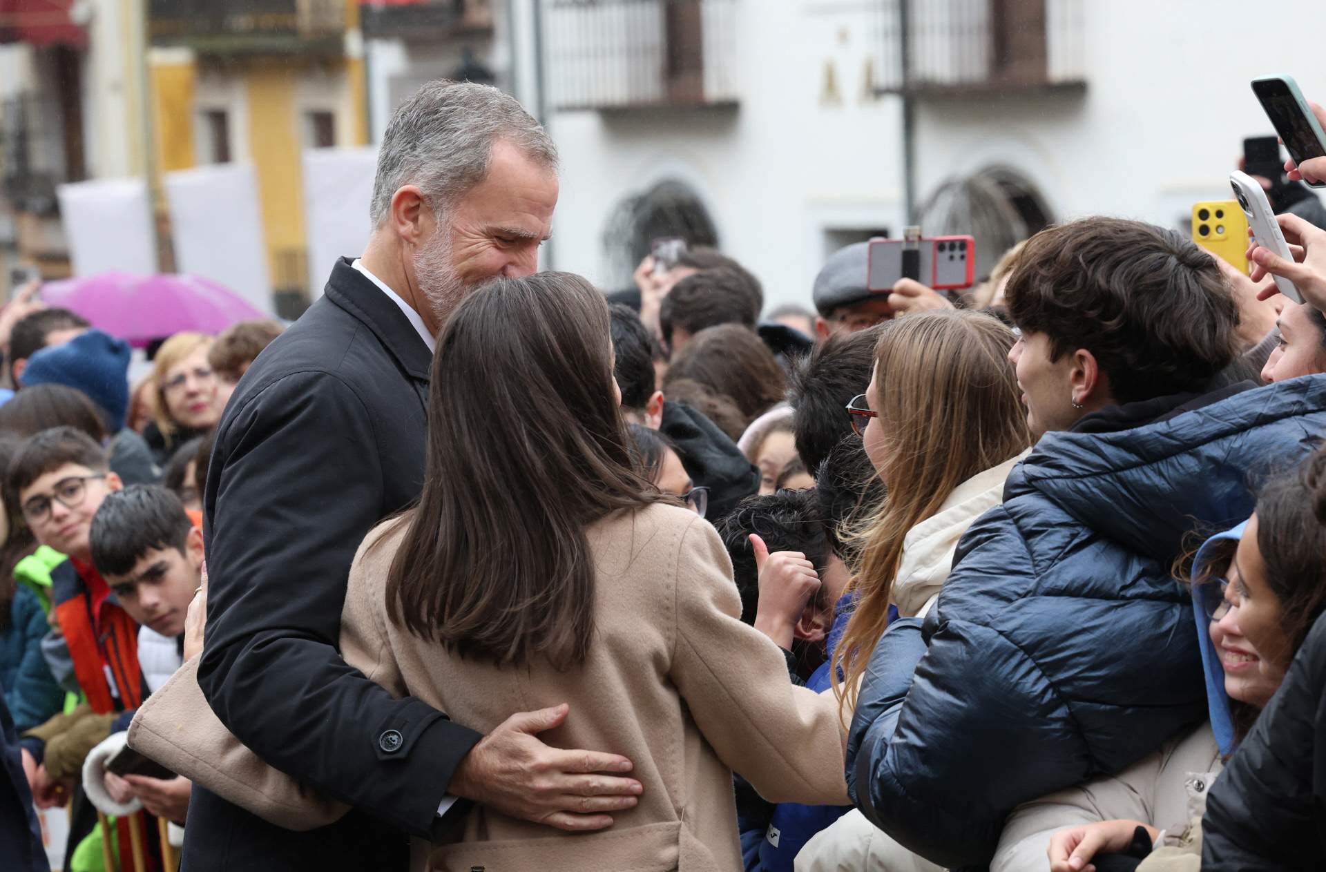 La peor foto de Letizia en meses: mueca, arrugas, patas de gallo y bultos en Cuenca