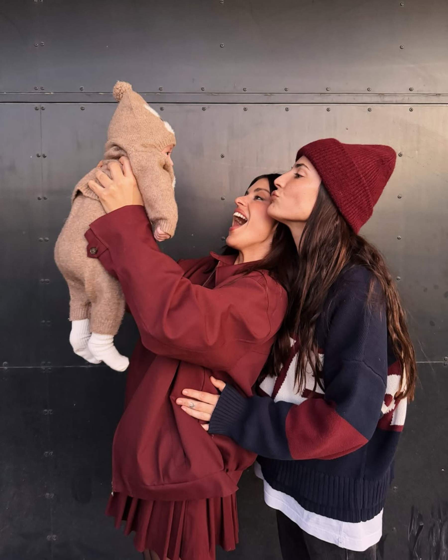 Dulceida y Alba Paúl felicitan la Navidad con la imagen en primer plano de su hija Aria