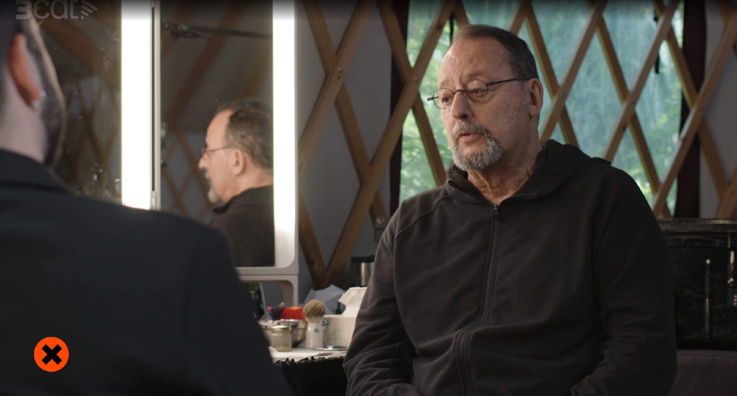 Jean Reno, sin pelos en la lengua en TV3: "Me duele la cosa española" y revela qué le quita el sueño