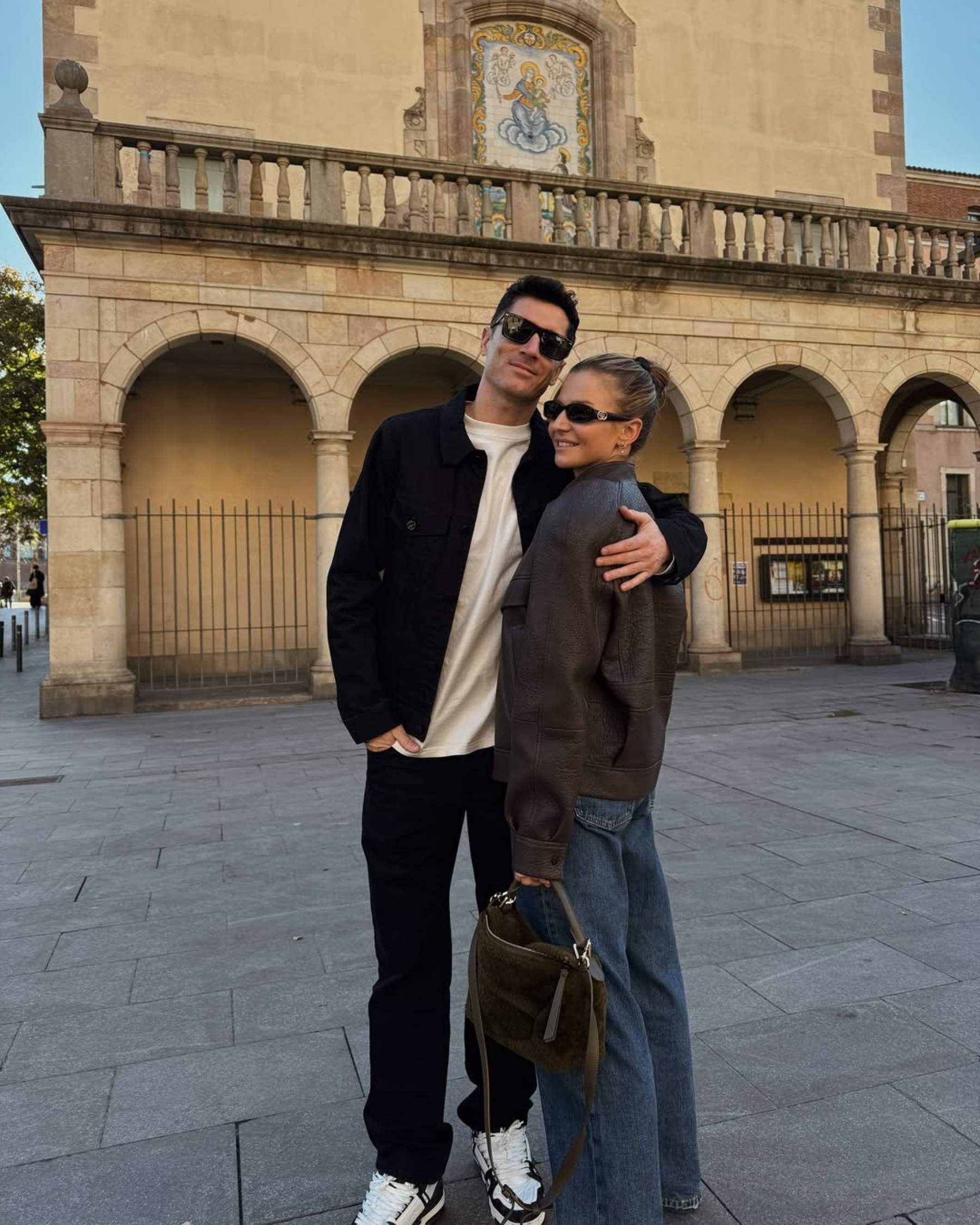 Anna Lewandowska sorprende a los catalanes en medio de una plaza de Barcelona: su rutina con Robert