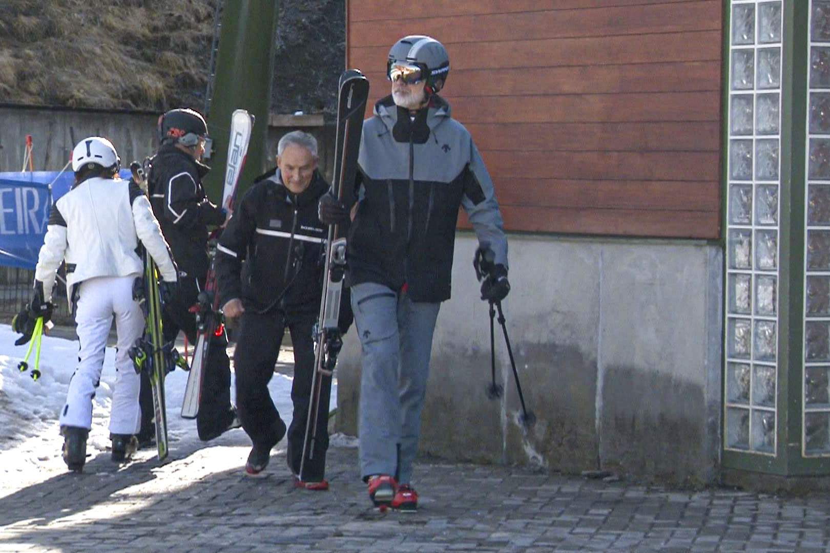 Felipe VI se escapa a la misma gasolinera de Zarzuela cuando discute con Letizia