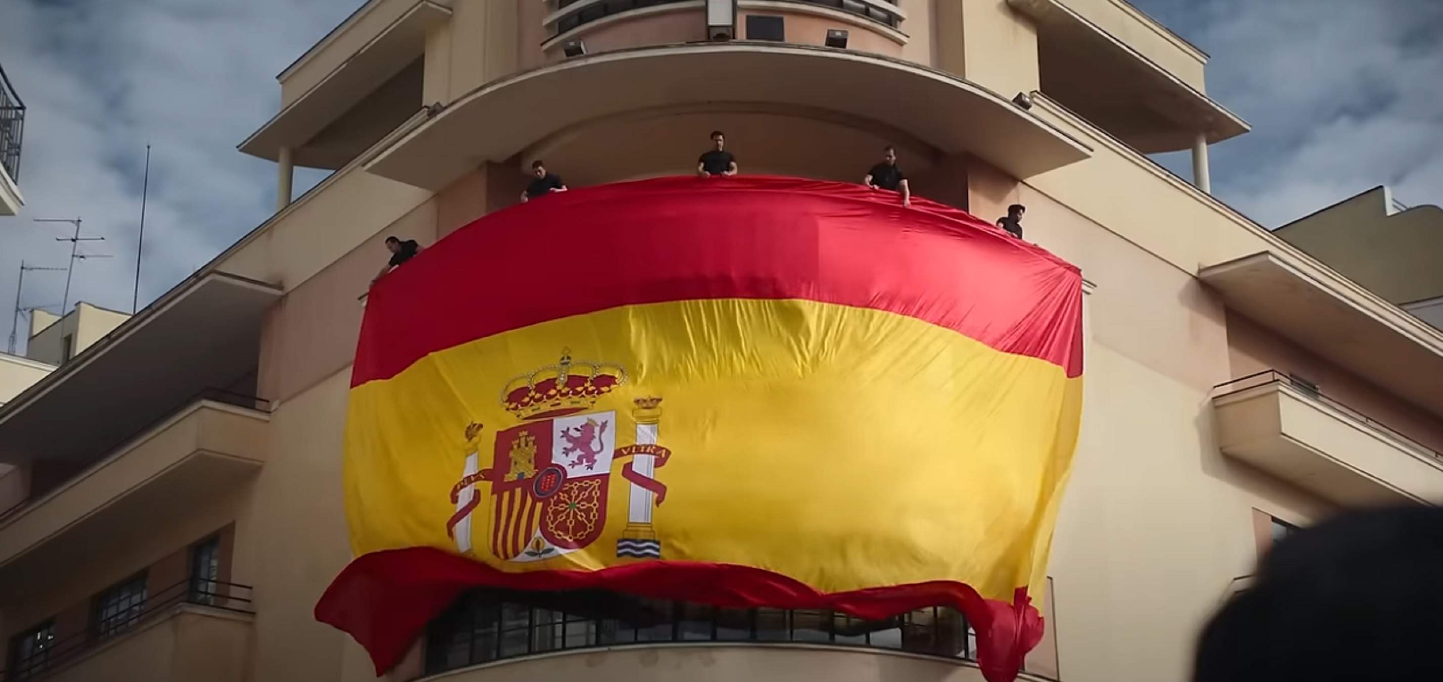 Victoria Federica, de reina desfasada renegando en un Barça-Girona, "p*** catalanes": los Borbones, humillados