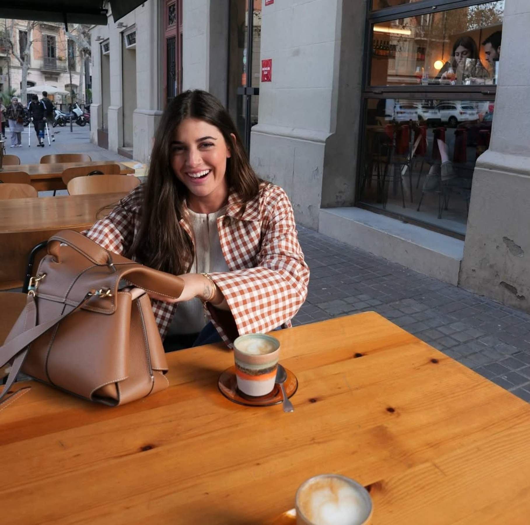 Sira Martínez, guapísima, encuentro especial en Barcelona: cita con un guiño blaugrana