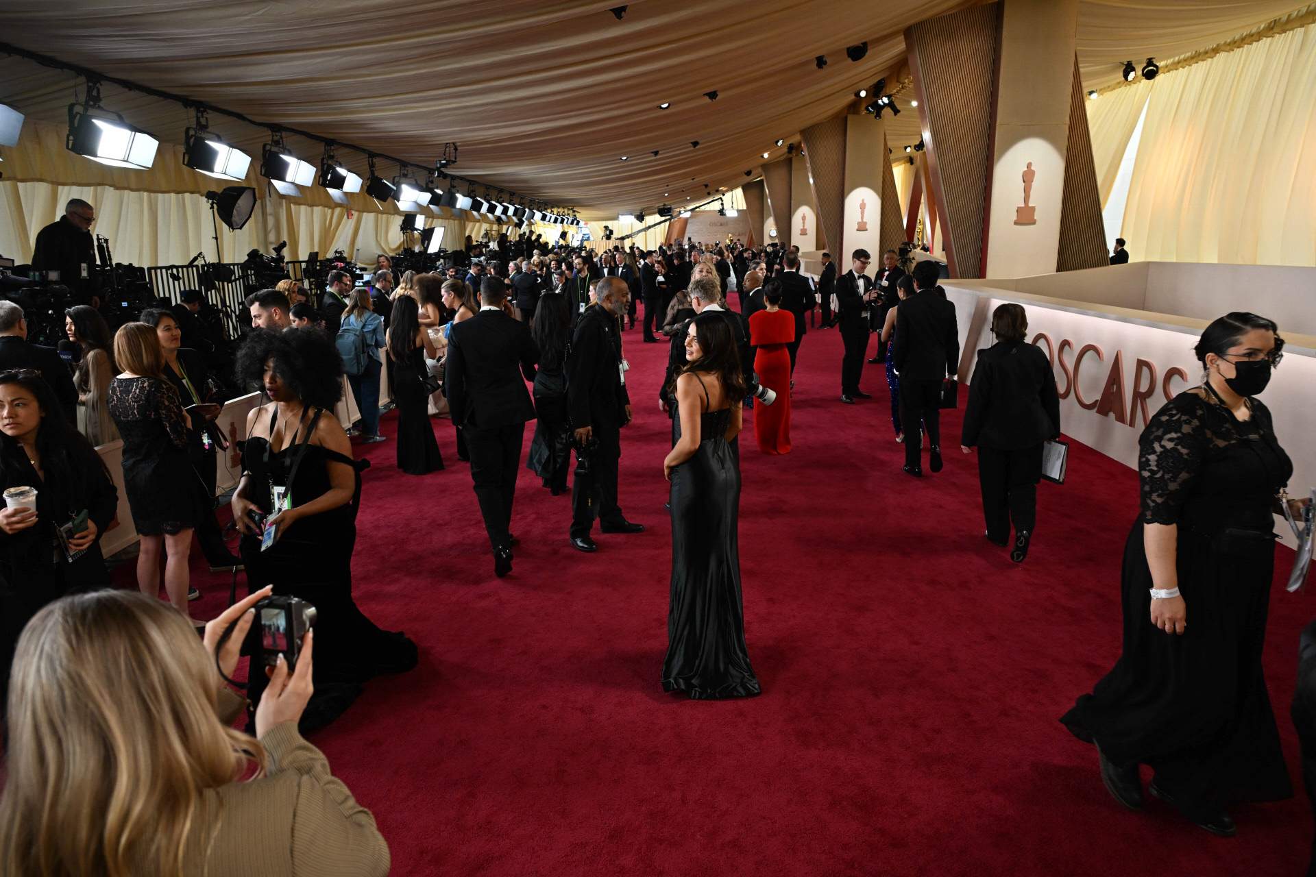 El actor que ha dejado KO por su look raruno en la alfombra de los Oscars: "¿El príncipe? ¿Un muñeco de cera?"