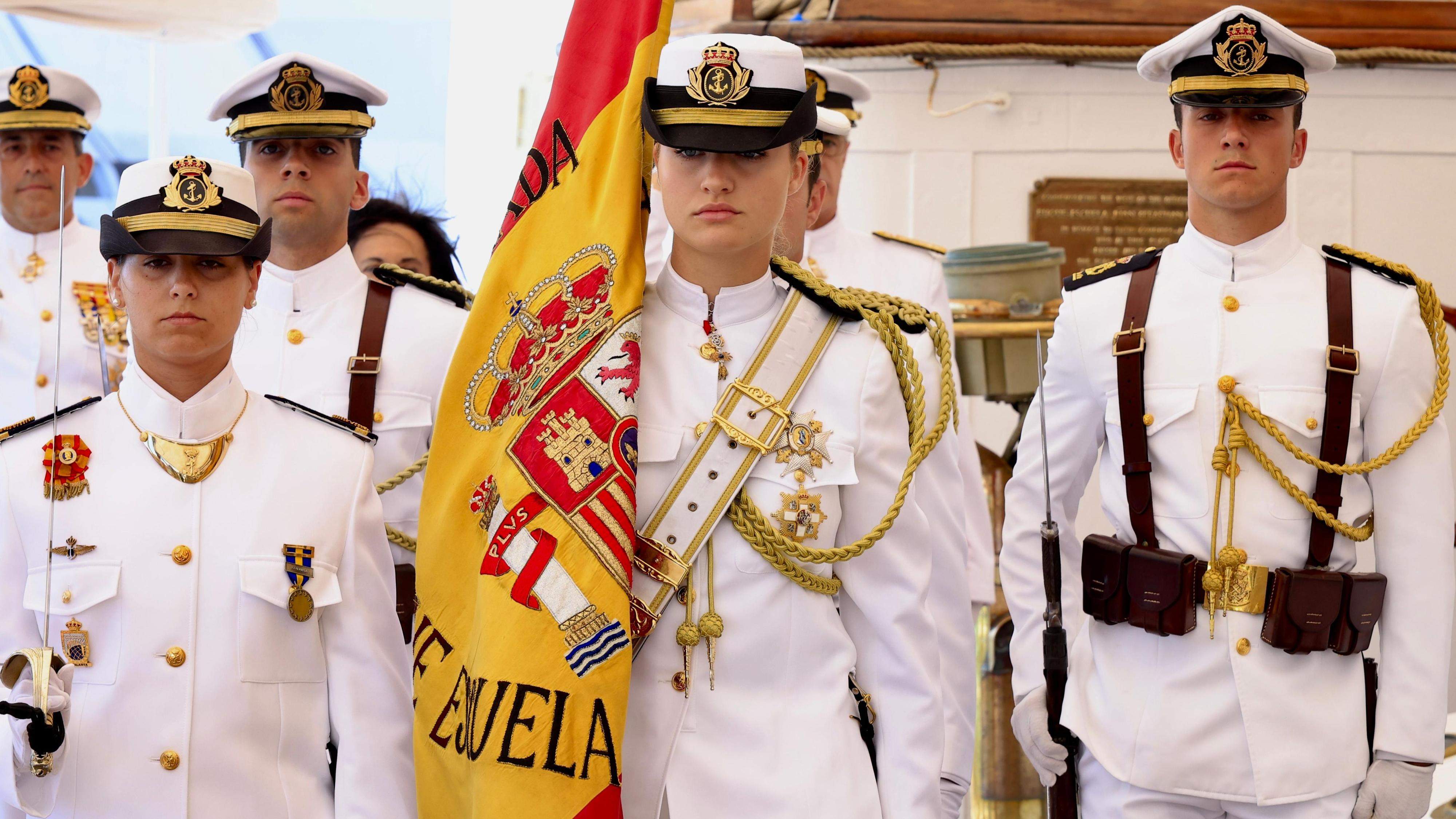 El comandant de l'Elcano està tenint problemes de gravetat amb Elionor