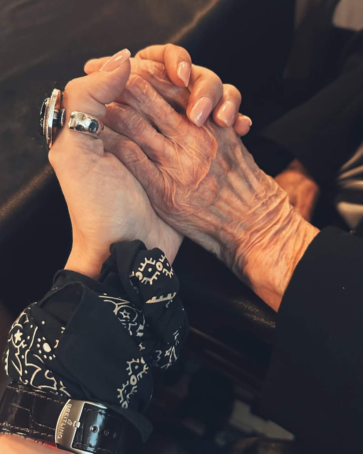 Sara Carbonero hace llorar con esta felicitación a su abuela, 100 años de amor: "Deberías ser eterna"