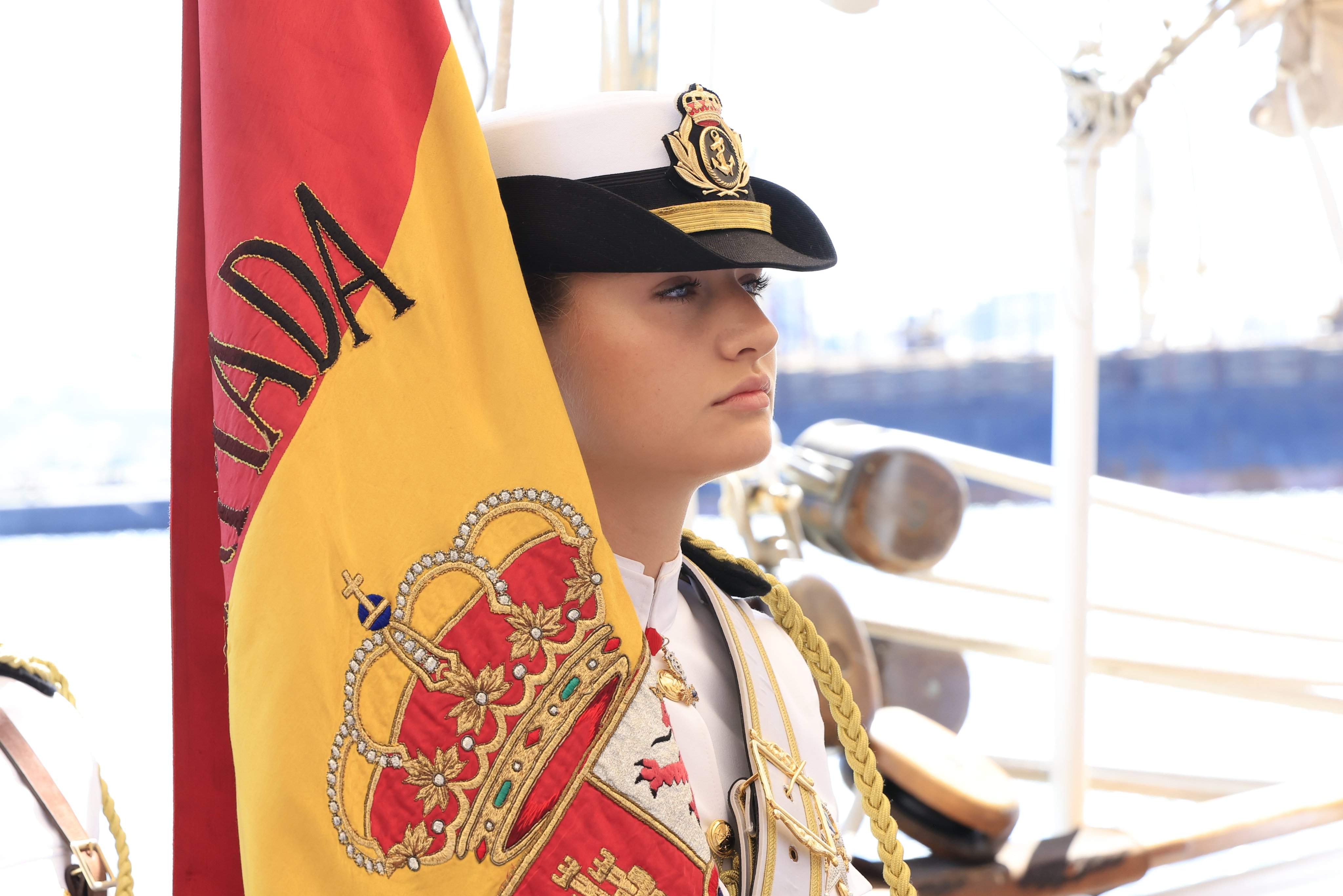 Felipe VI tiene que calmar a Leonor en una llamada vía satélite desde Elcano cuando pedía abandonar