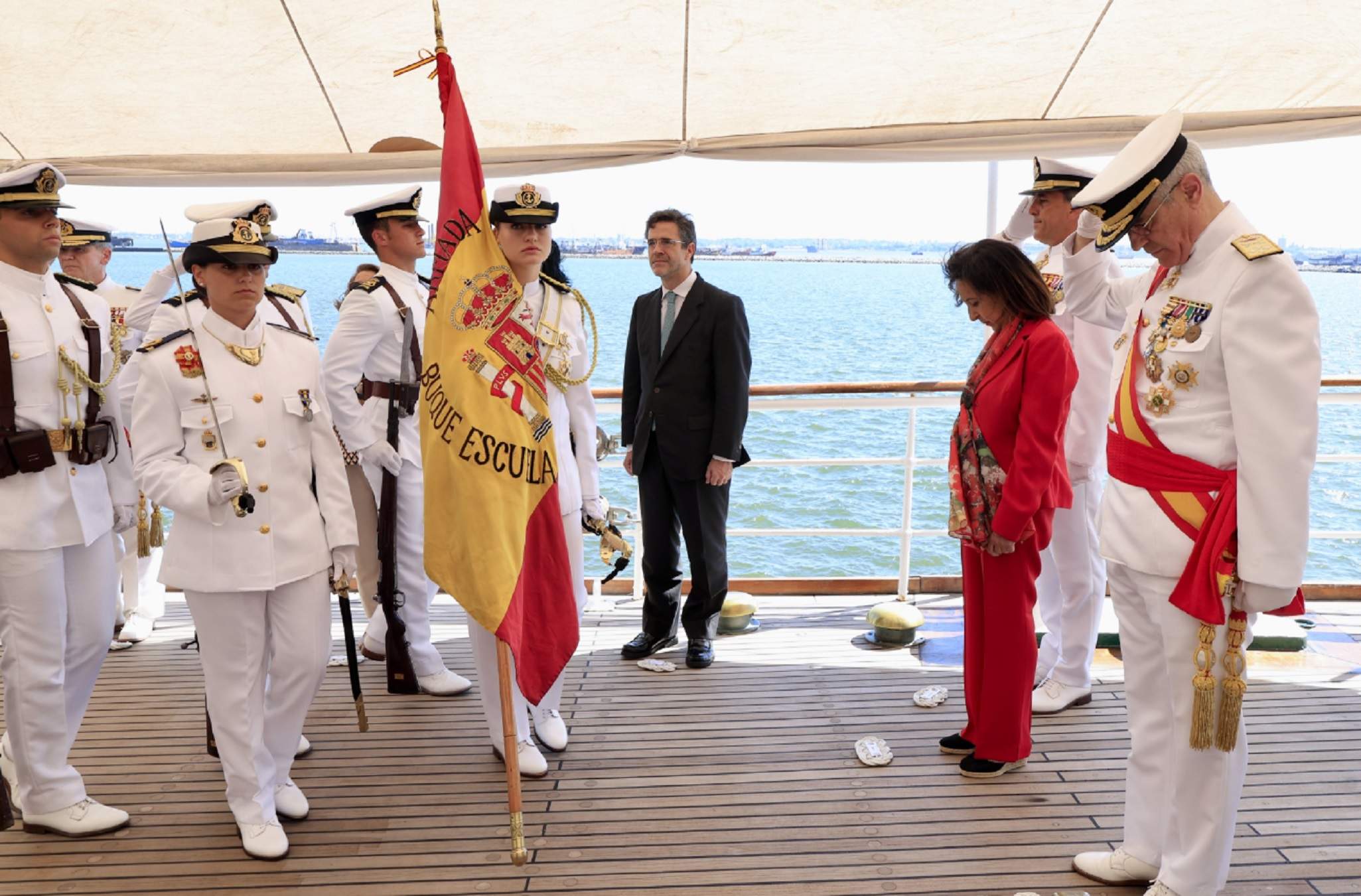 La imagen en cubierta del Juan Sebastián Elcano que enciende las alarmas en Zarzuela: qué ha pasado con Leonor