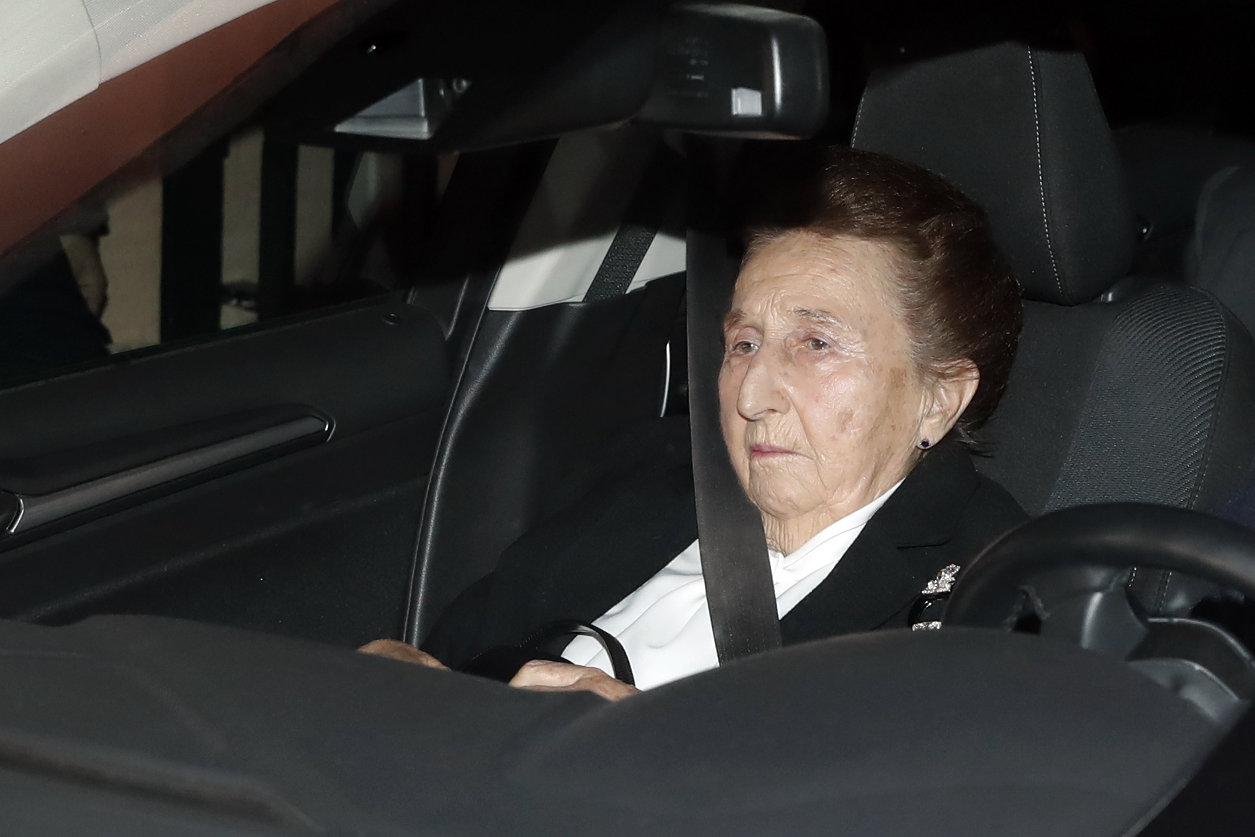 La infanta Margarita pierde las formas con Letizia por el funeral de Juan Gómez Acebo