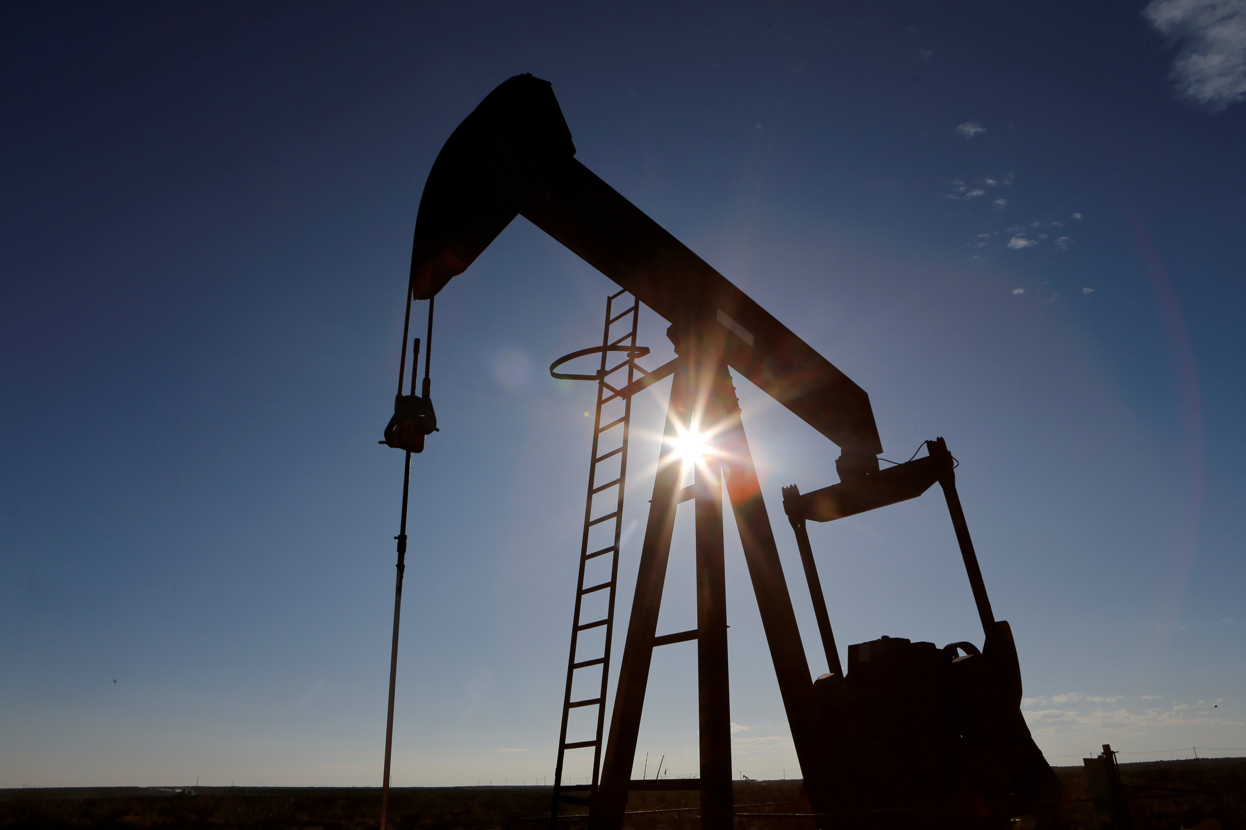 L'OPEP+ manté la producció de petroli en 2 milions de barrils al dia
