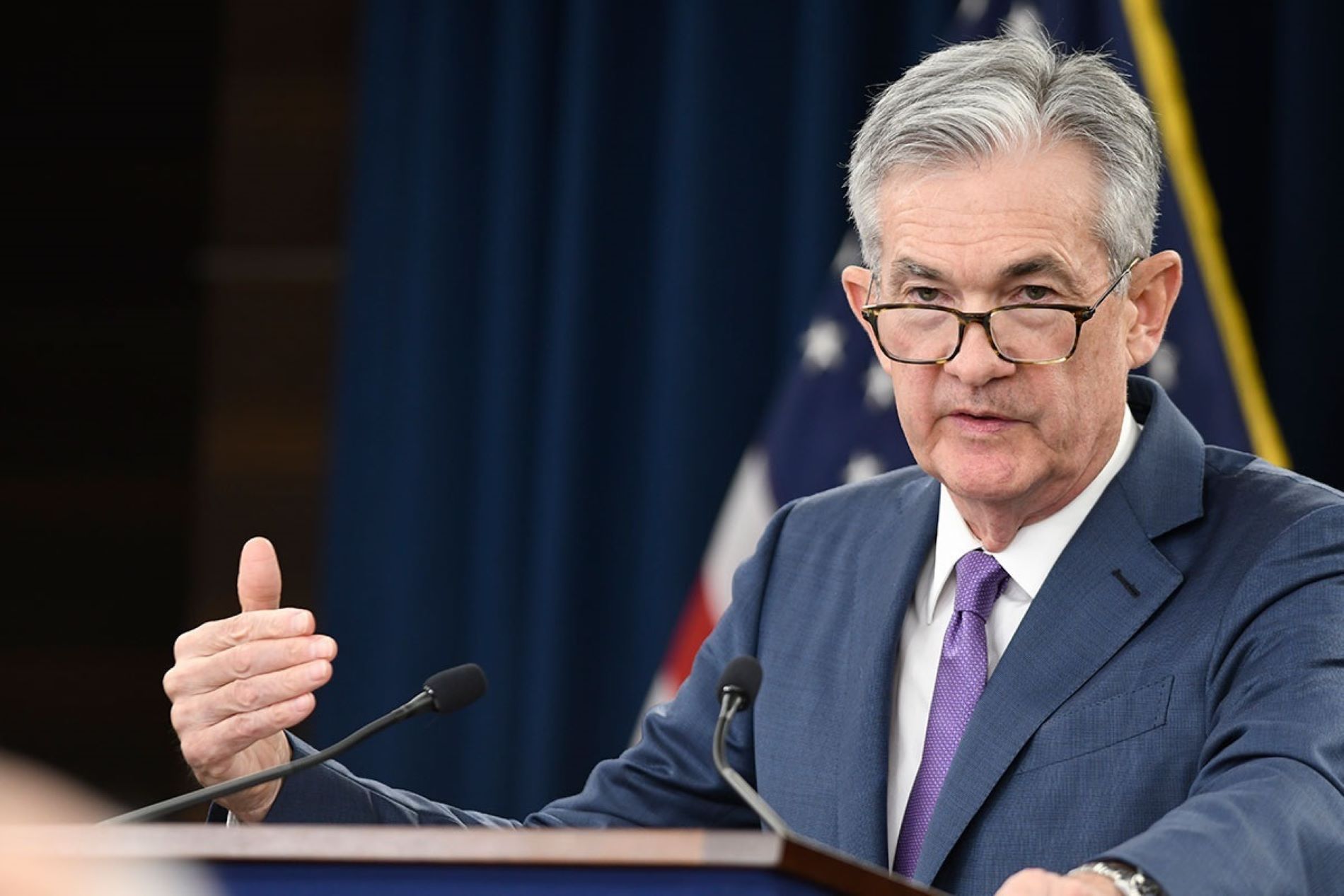 Powell defiende la independencia de la Fed para tomar decisiones impopulares que bajen la inflación