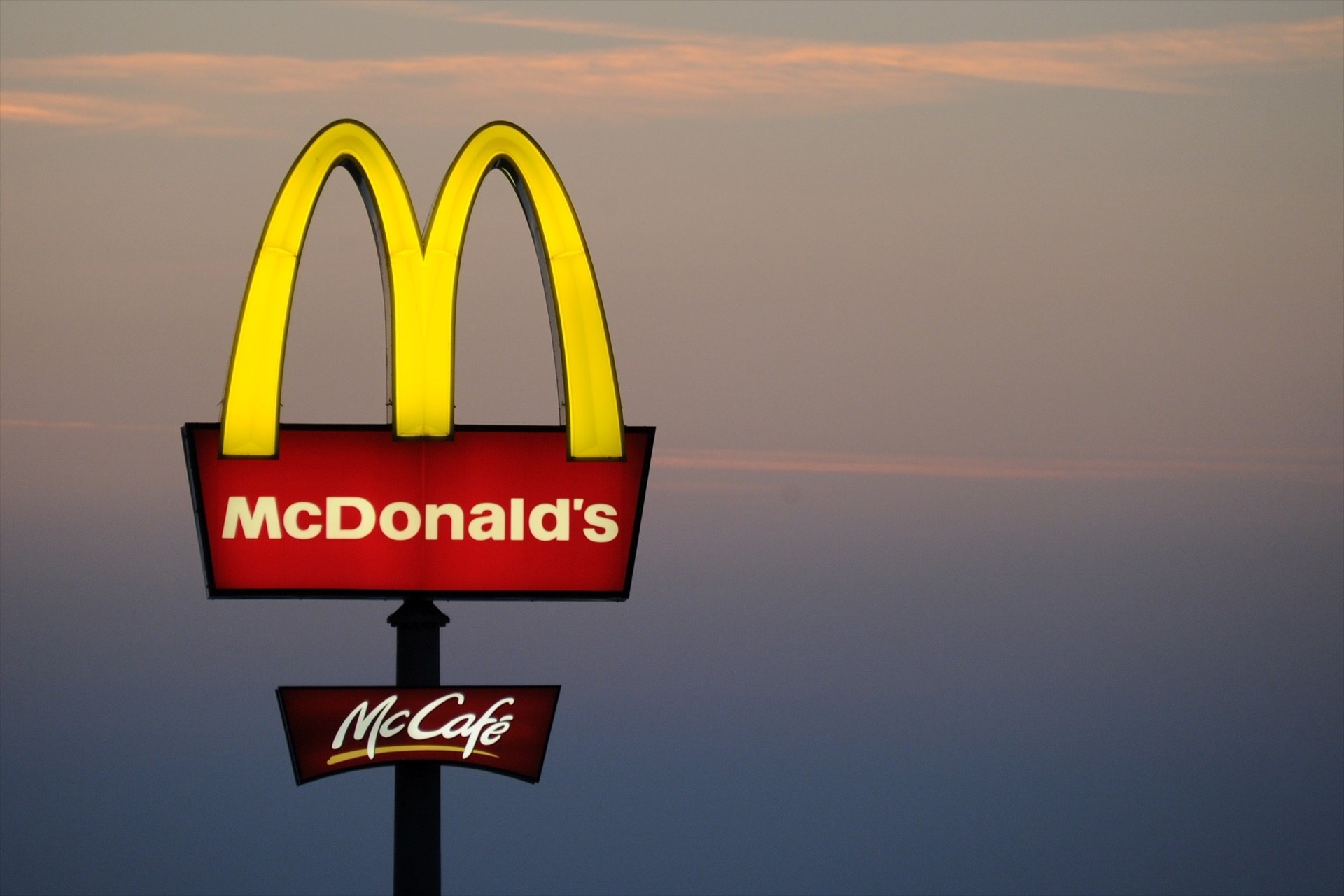 McDonald's gana 6.700 millones de euros, un 18% menos