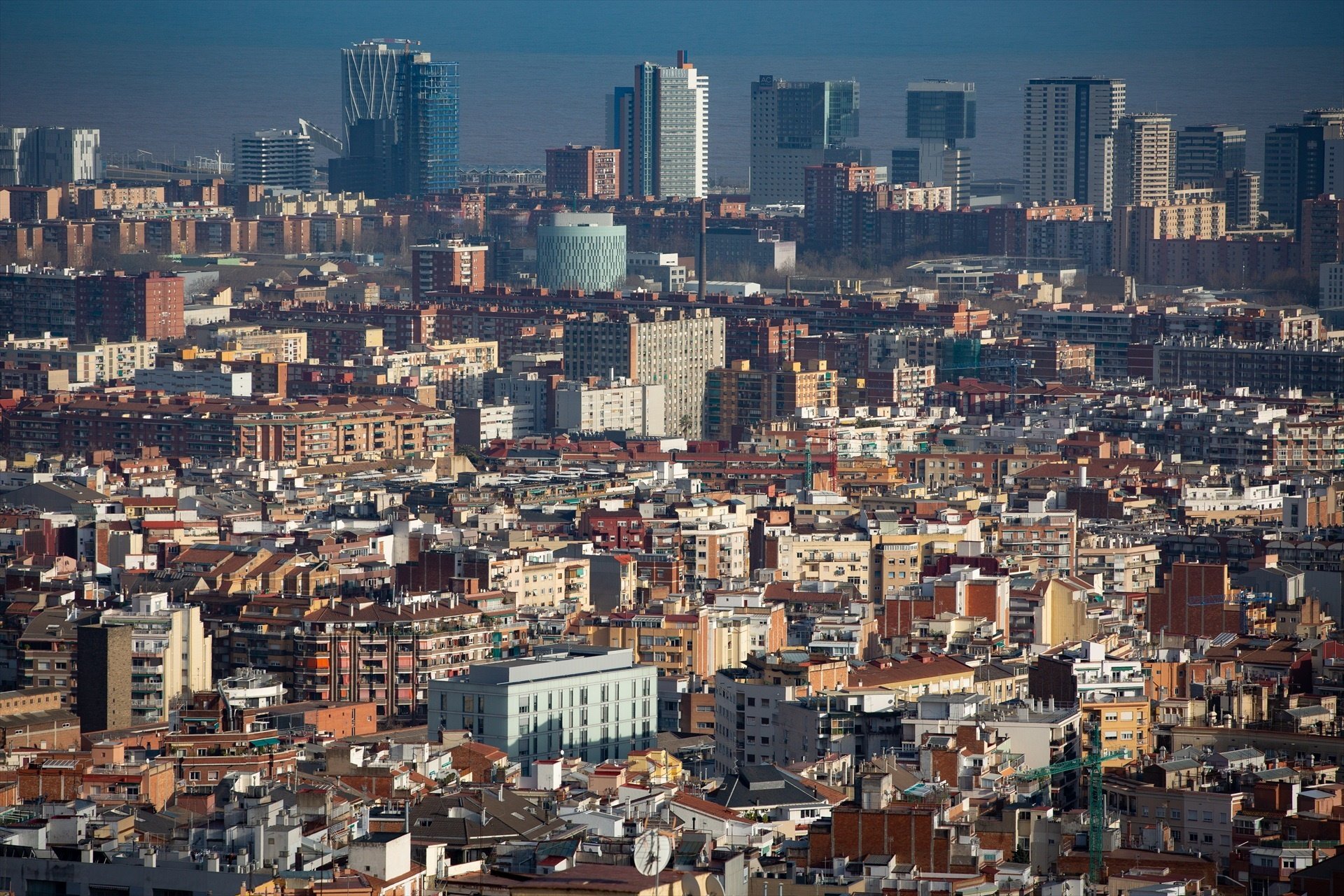 Barcelona plantea a la Generalitat poder extinguir las licencias de los pisos turísticos