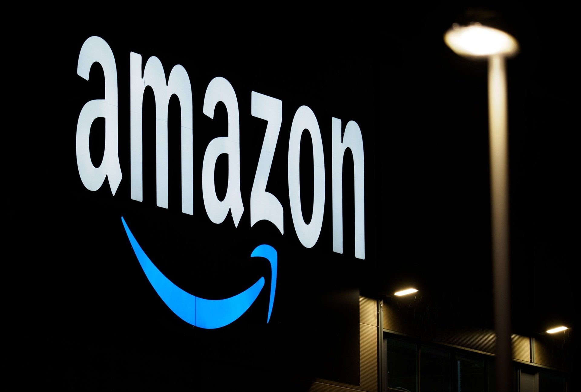 Amazon surt de pèrdues com un coet: 2.900 milions de beneficis un dia després d'iniciar 9.000 acomiadaments