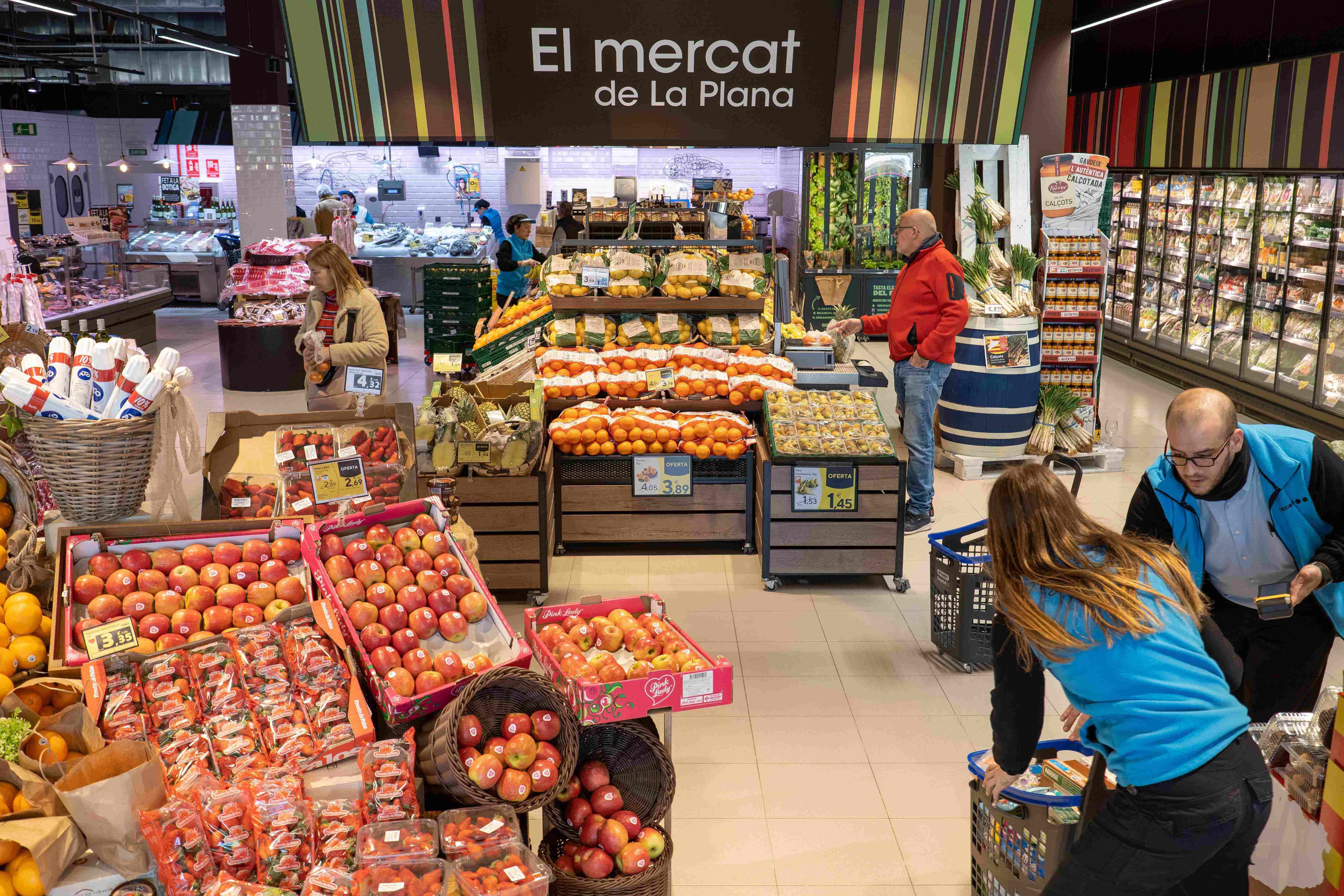 Caprabo invierte 60 millones en su plan de transformación de supermercados