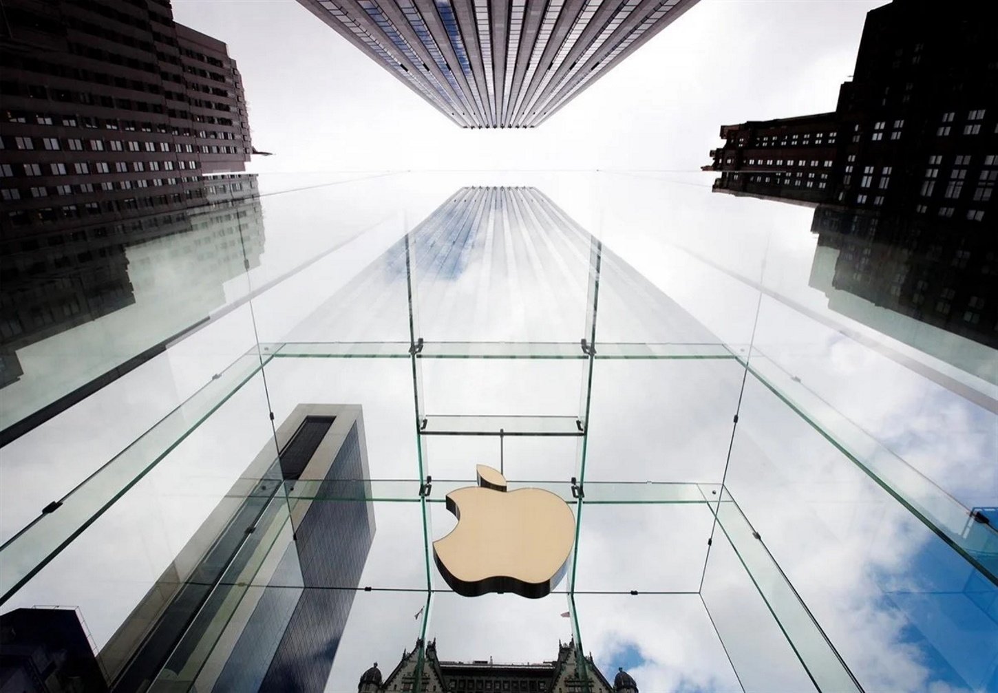 Apple fa història i assoleix els 3 bilions de dòlars de valor en borsa