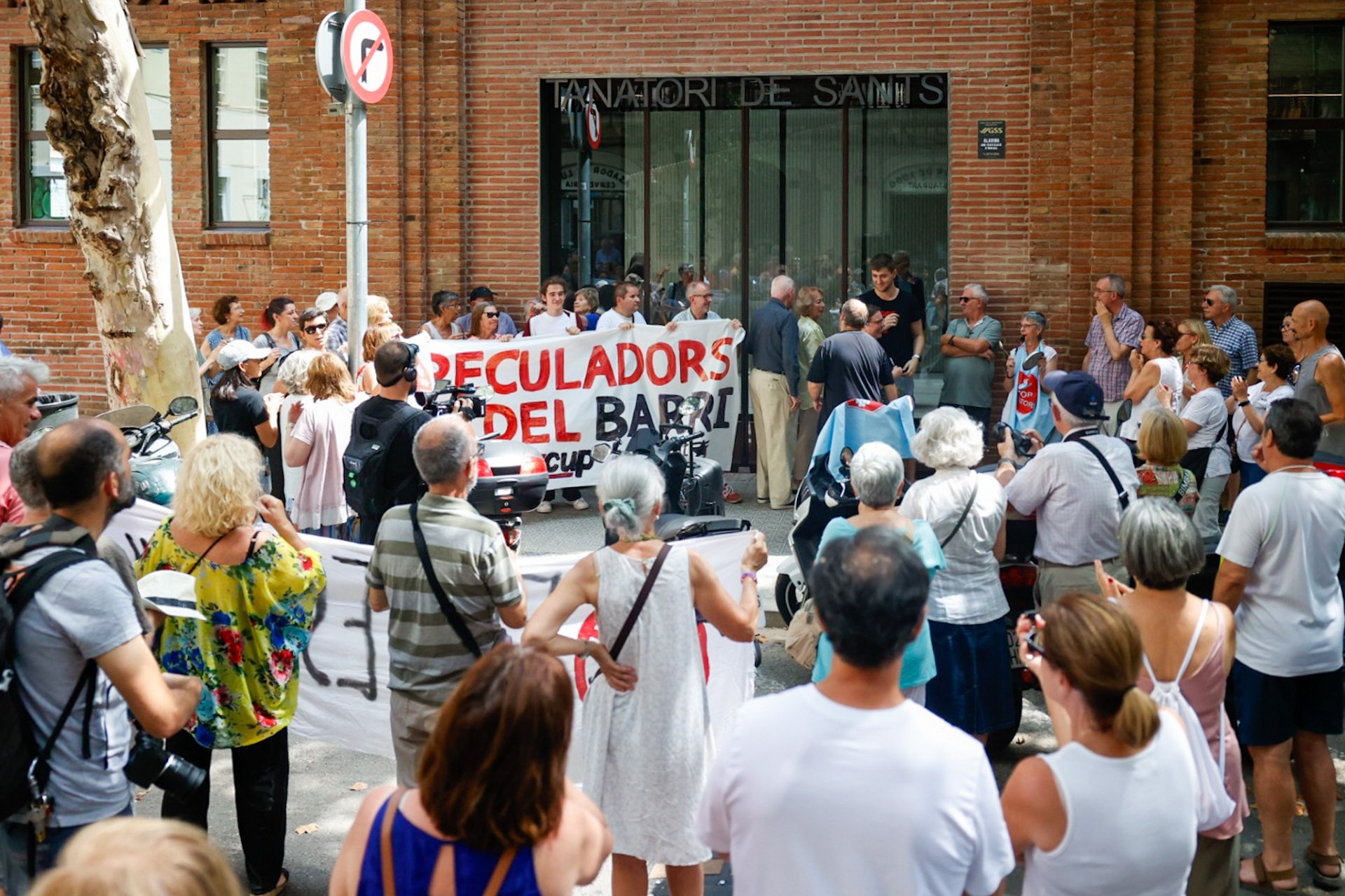 El polèmic Tanatori de Sants, en números vermells