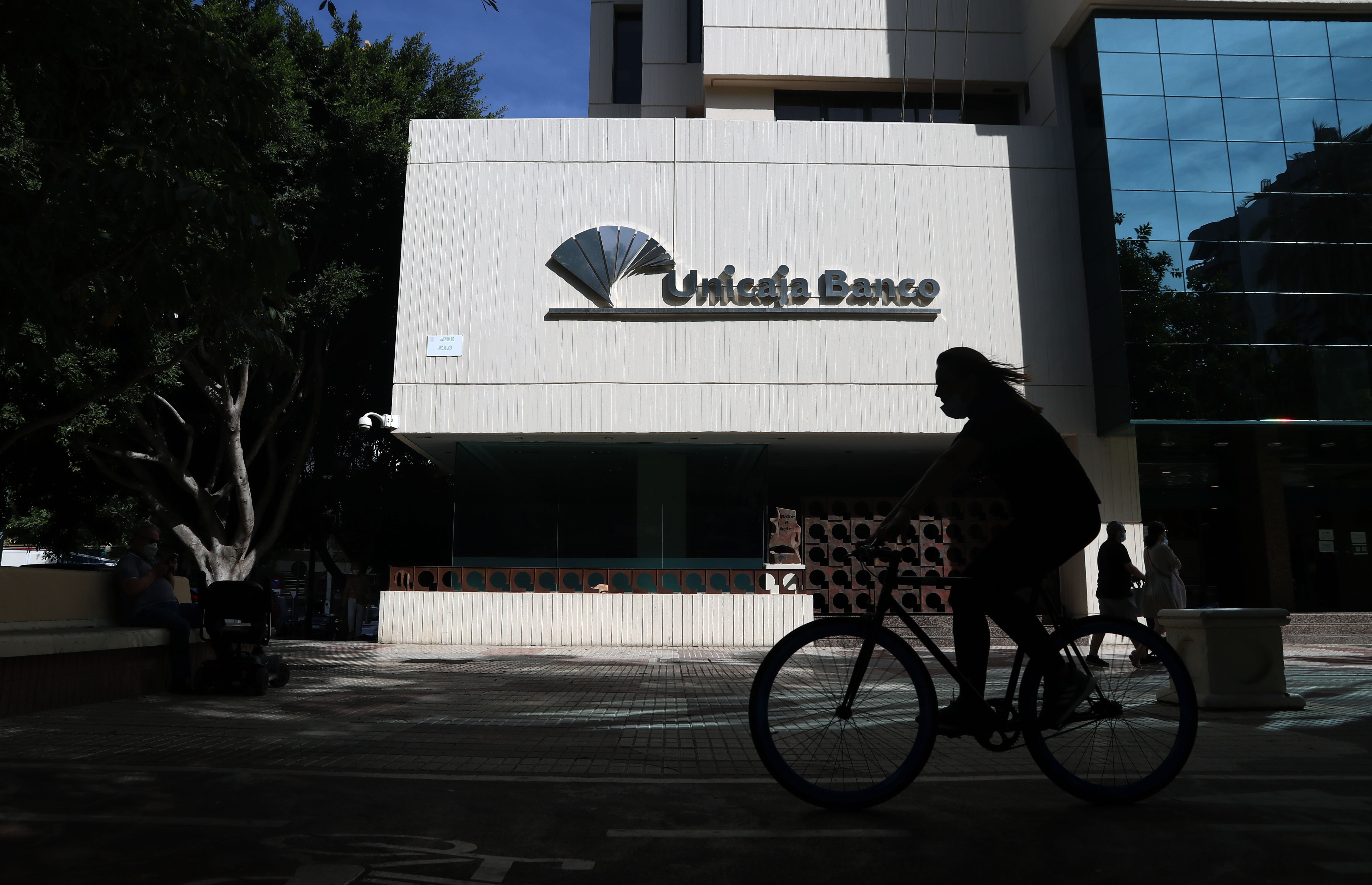 Santalucía se convierte en accionista significativo de Unicaja con el 3,3% del capital