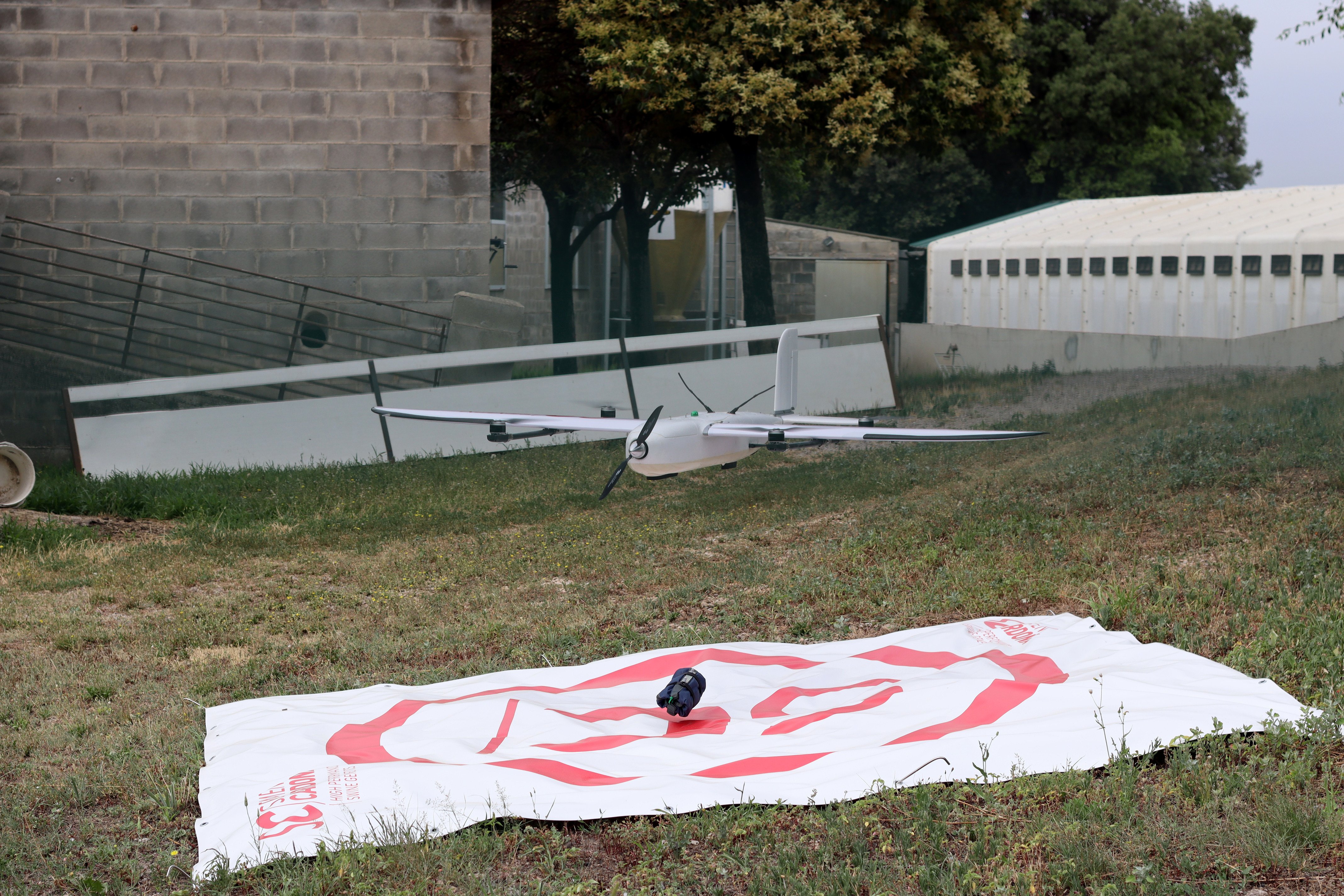 Semen Cardona (la del exobispo de Solsona) pionera en vuelos de carga con drones