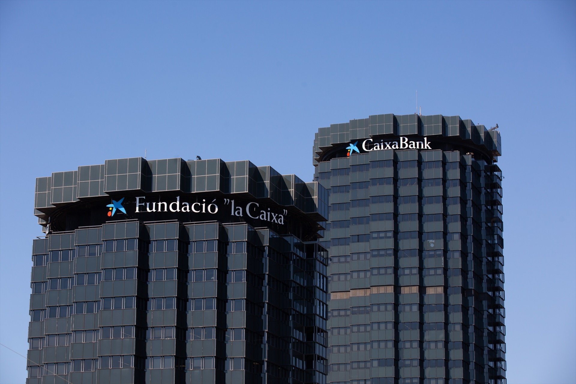CaixaBank mejora un 35,8% su beneficio y anuncia un nuevo plan de recompra de acciones