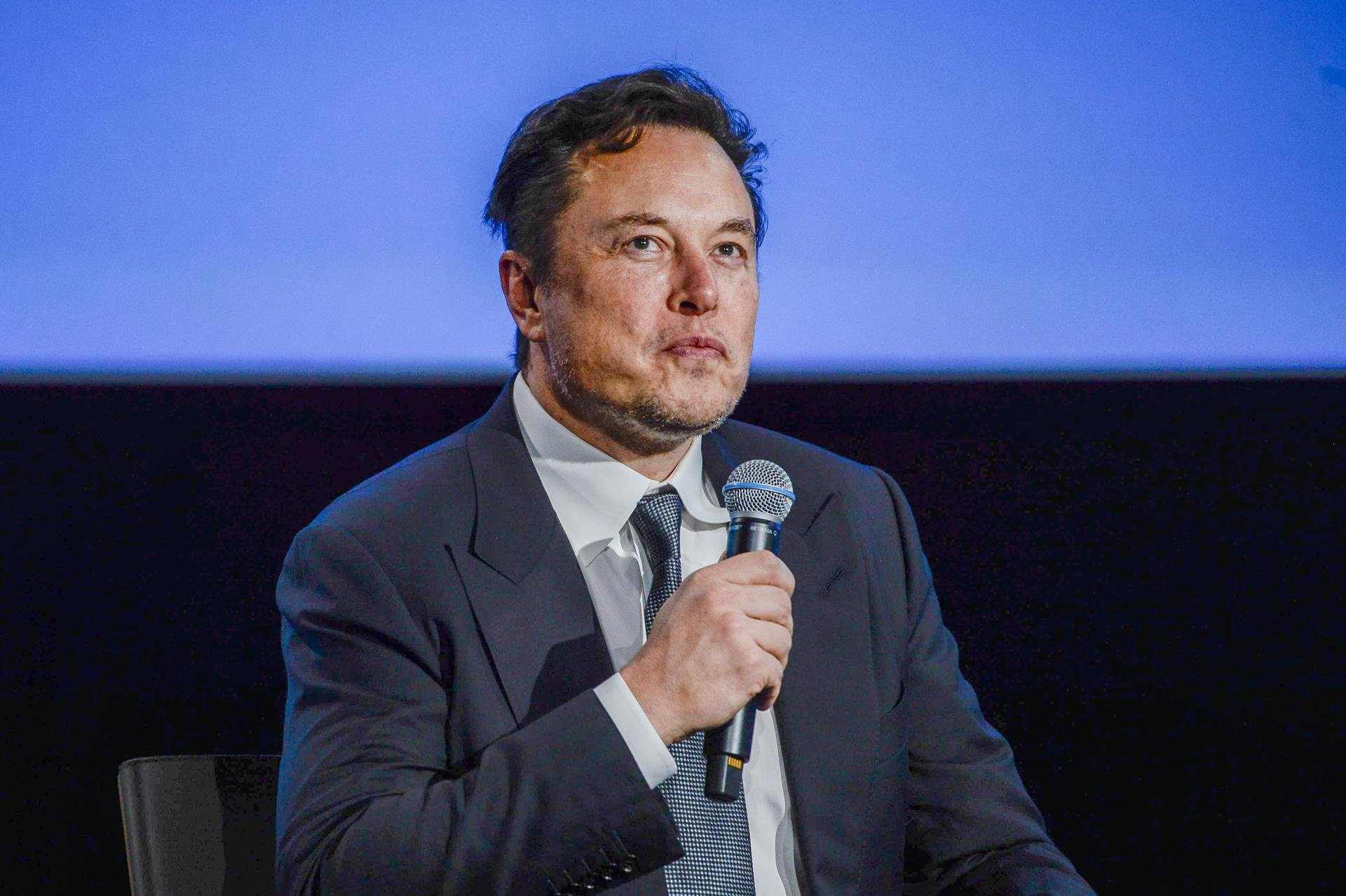 Telefónica s'alia amb Elon Musk per comercialitzar el seu internet per satèl·lit