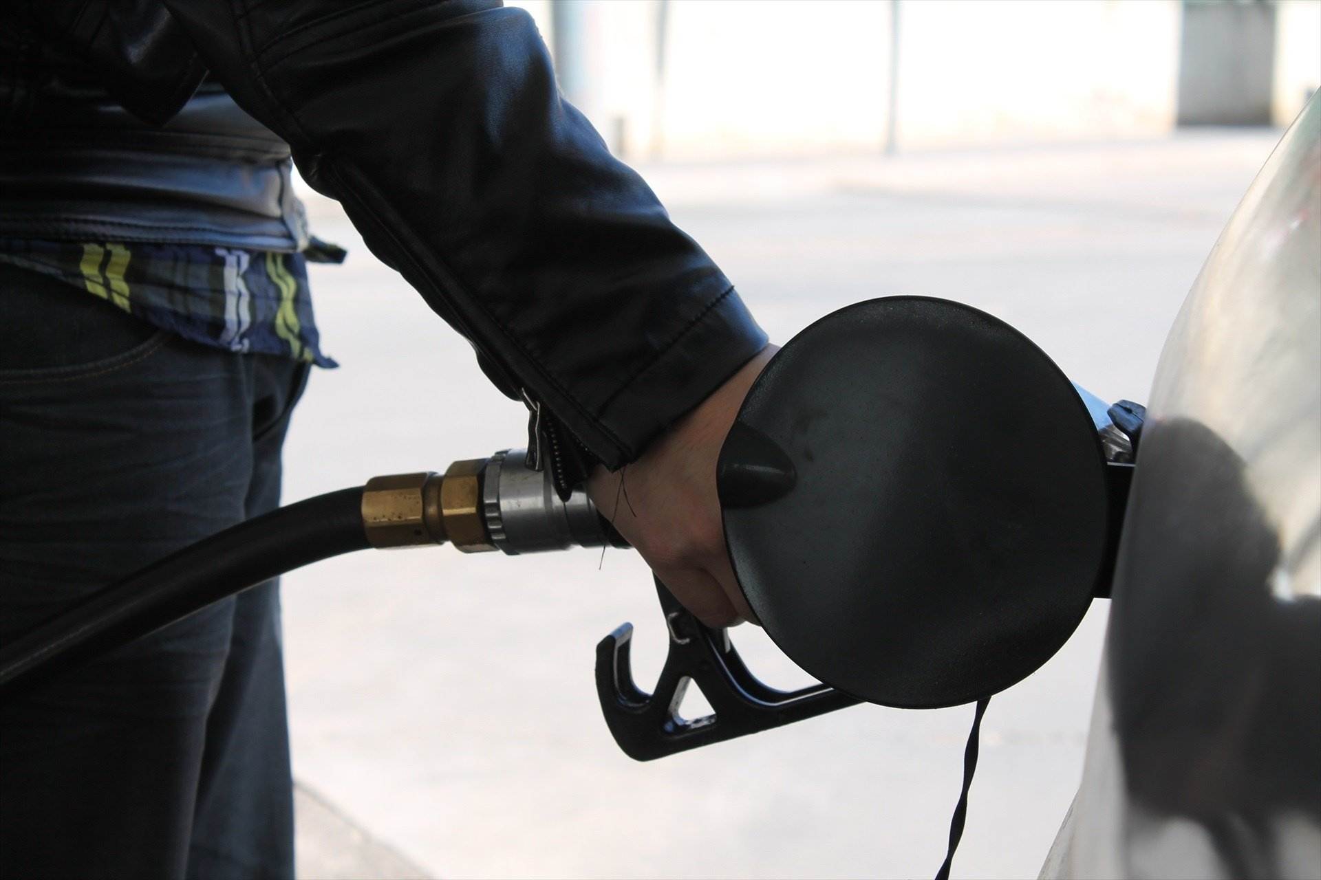 El precio de los carburantes sube un 10,3% en lo que va de verano