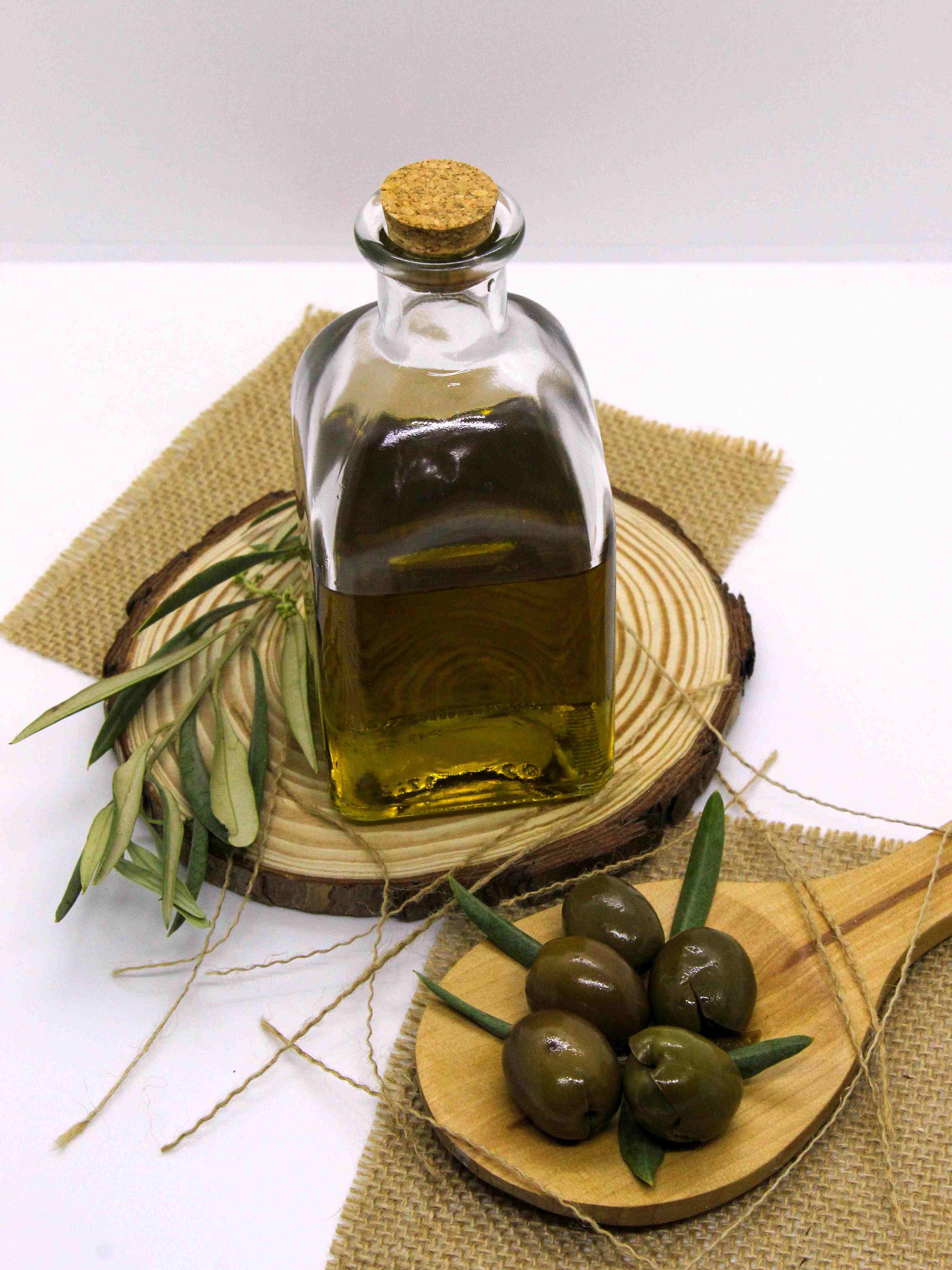 Oli d'oliva verge extra: a Espanya costa 8,7 euros el litre i a Portugal 6,8 euros