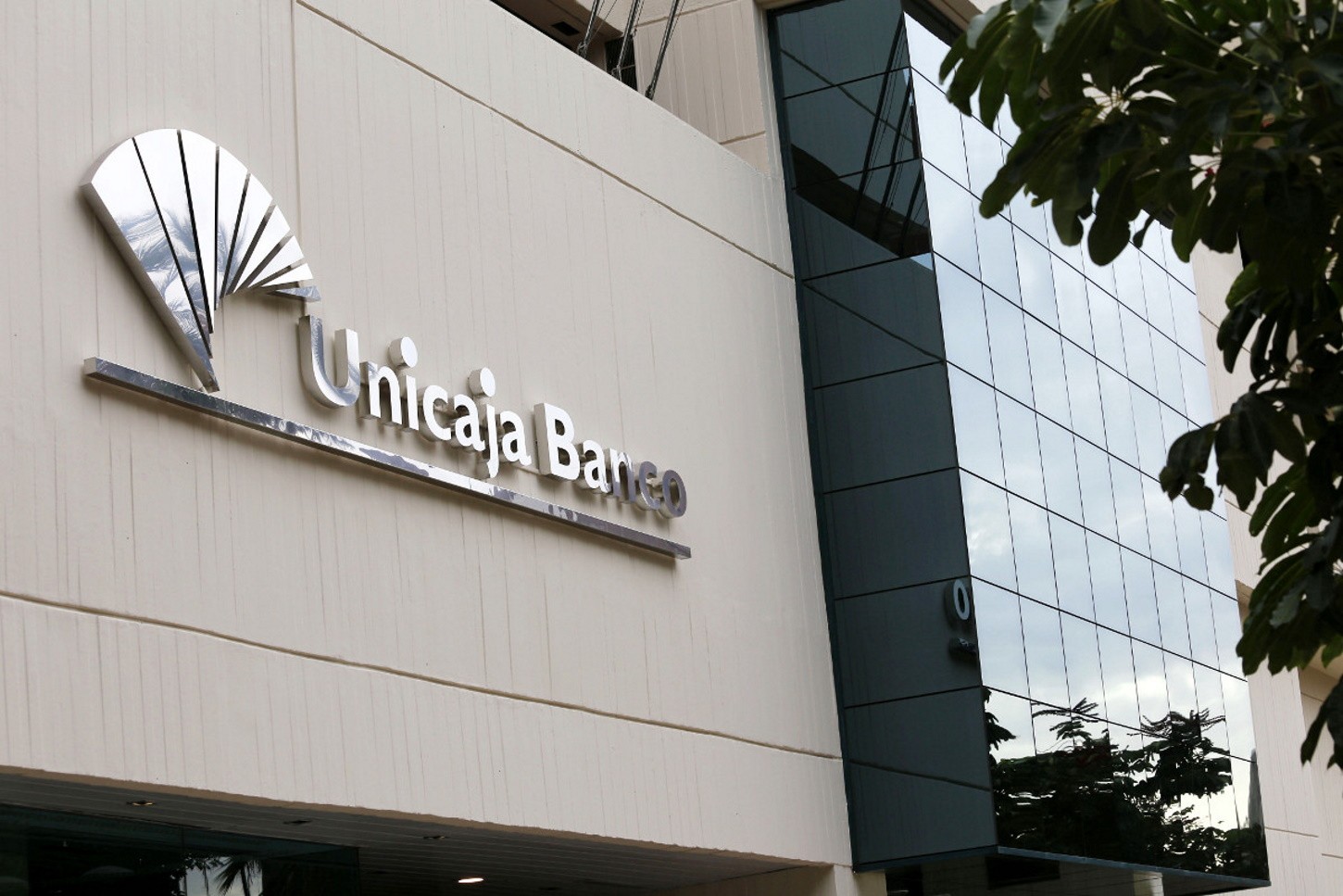 Unicaja guanya 285 milions fins al setembre, un 5% més, després de pagar l'impost a la banca