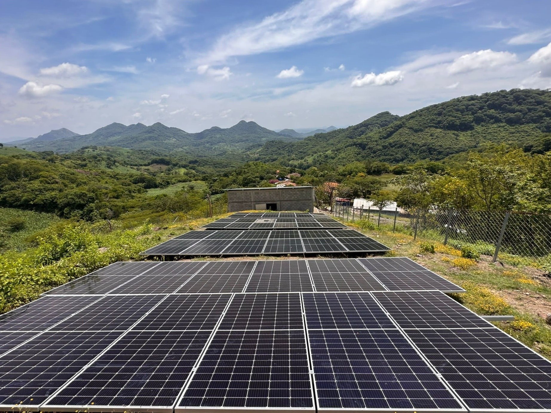 La CE permite a España destinar 1.100 millones a productores de paneles solares o turbinas