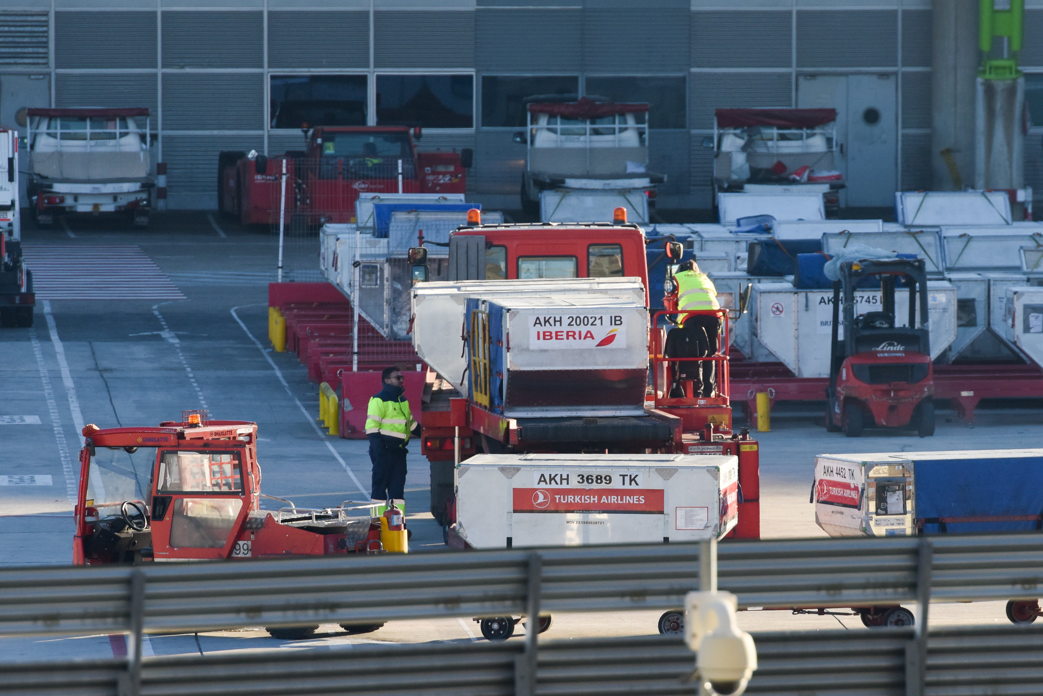 AENA dona un respir a Iberia per tancar un acord amb els sindicats