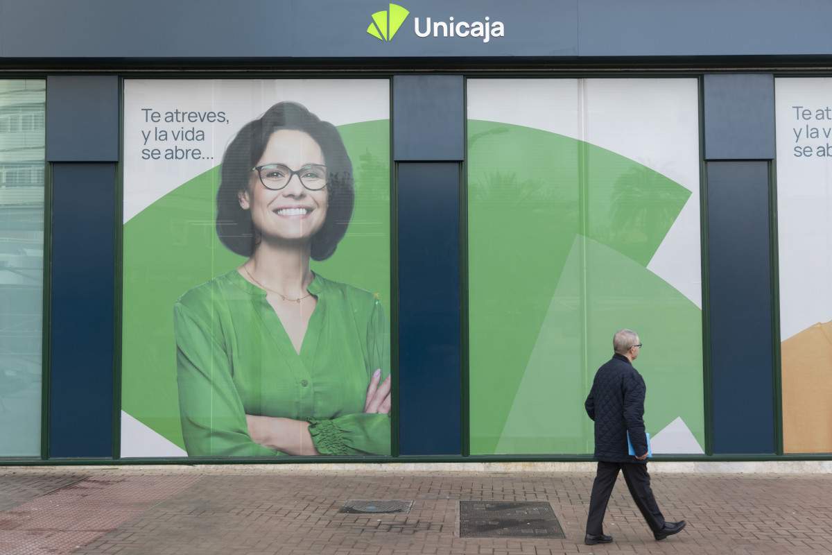 Unicaja cambia su logo, el color, la tipografía y elimina 'Banco' de su marca