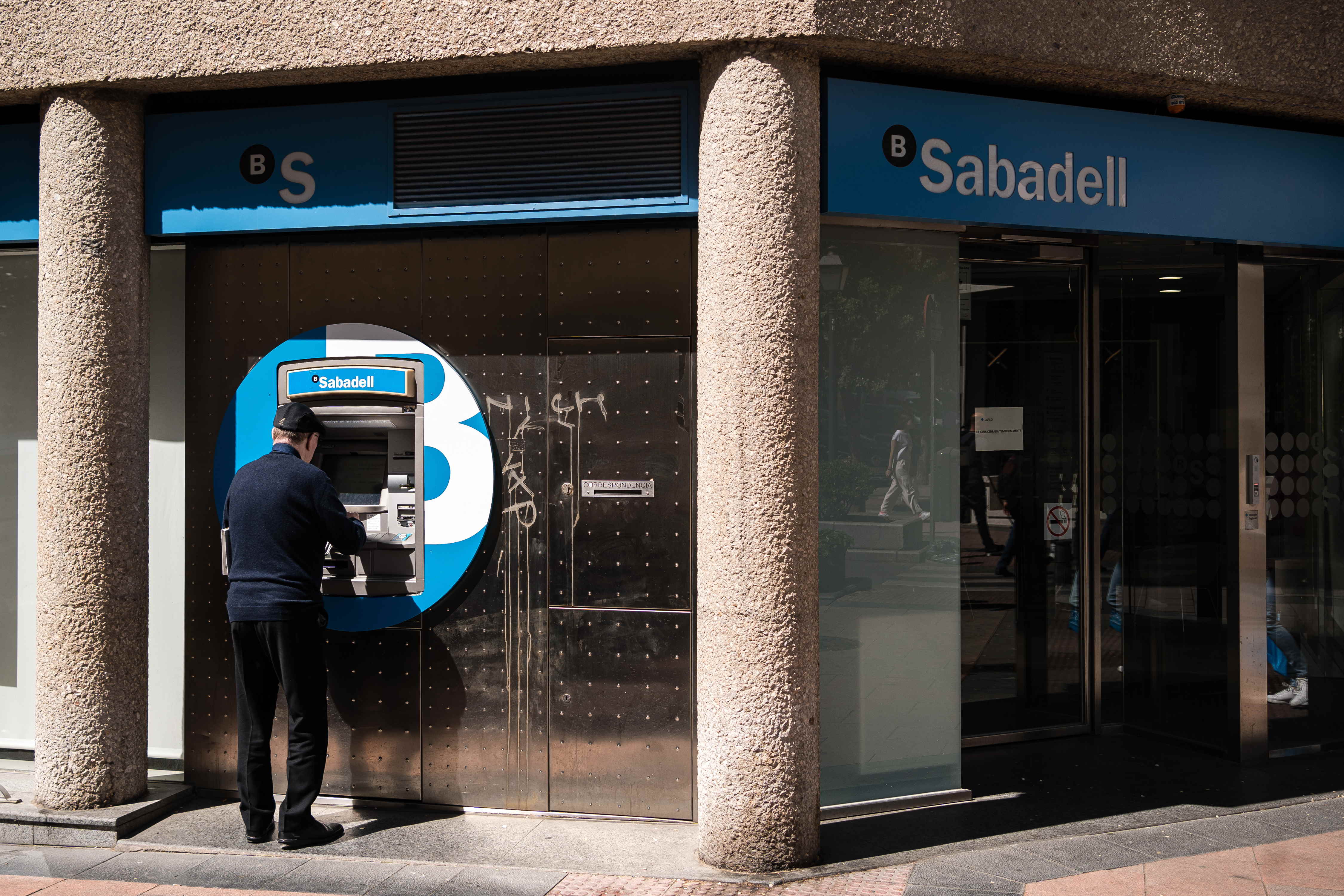 El BBVA i el Sabadell superen el 30% del mercat a Catalunya i País Valencià