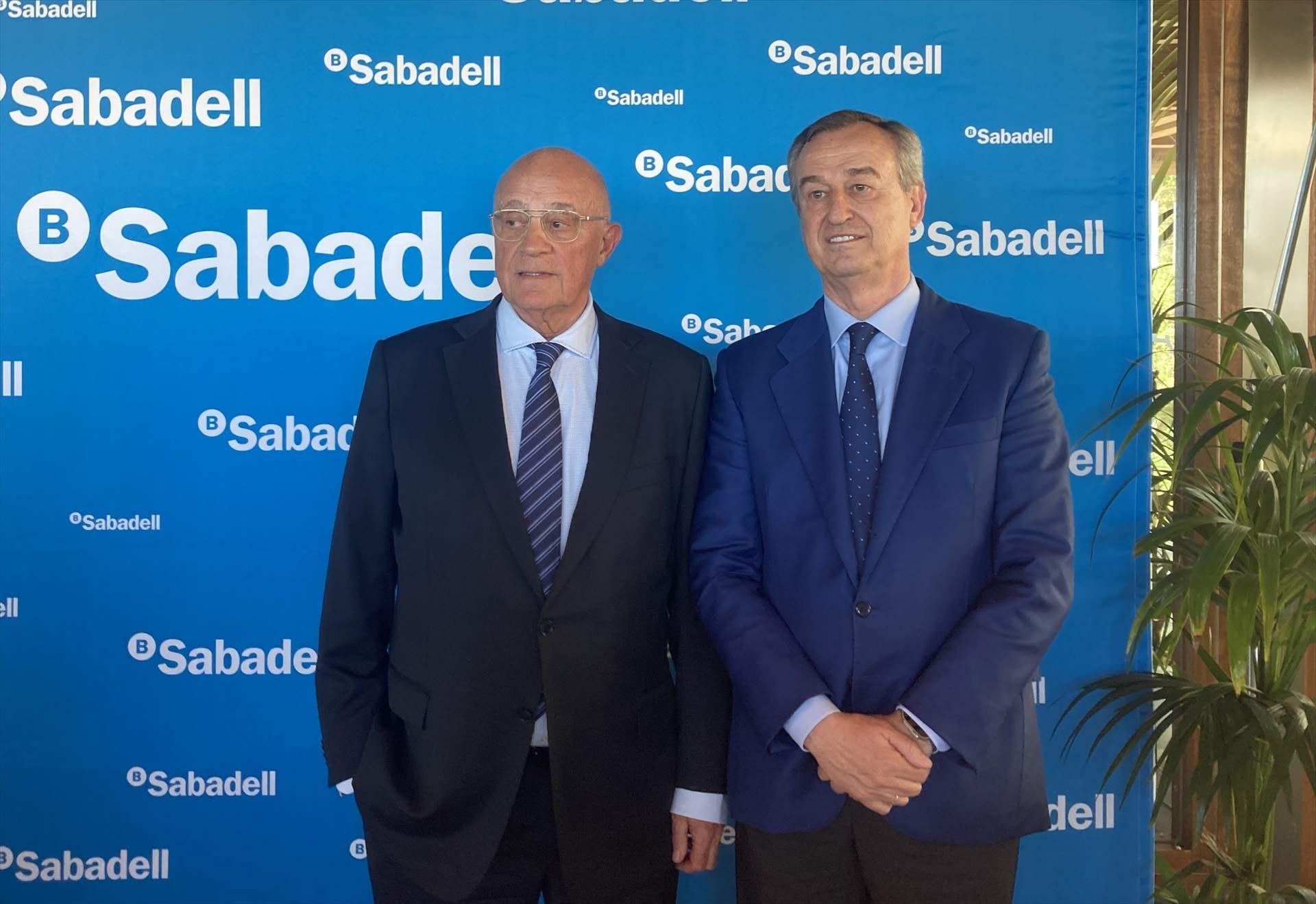 El Sabadell alerta que la opa del BBVA le expone a perder empleo y oportunidades de negocio