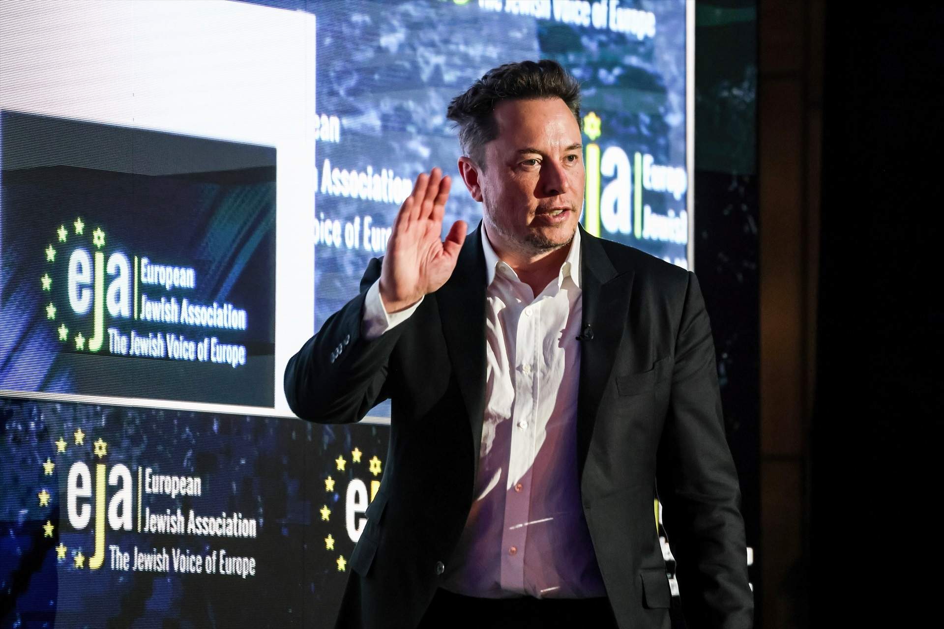 Elon Musk recauda 5.530 millones de euros para competir con OpenAI