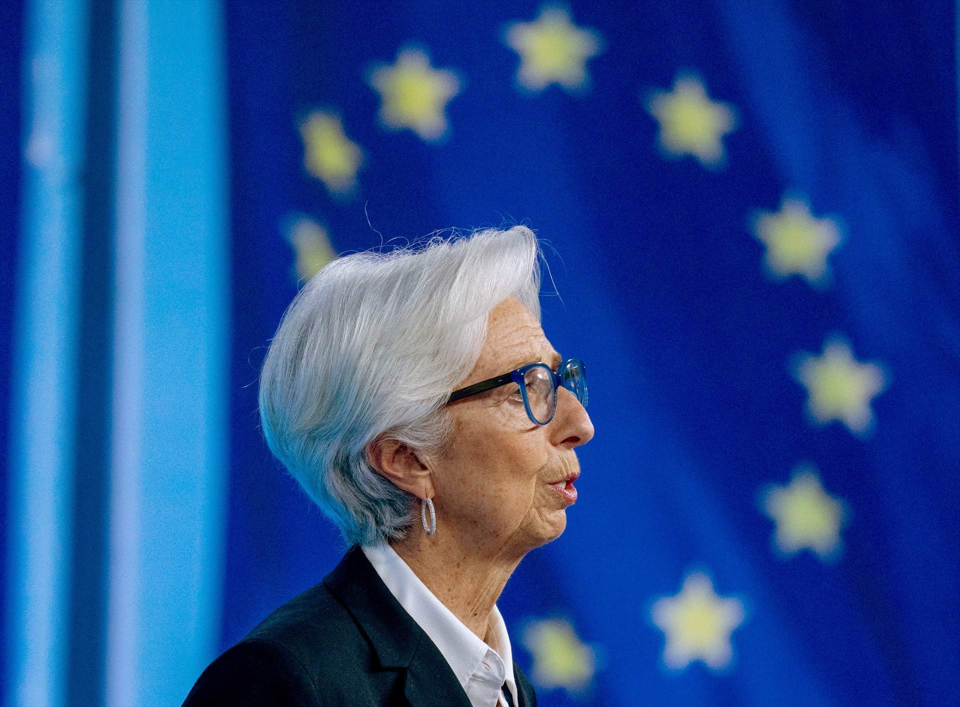 Lagarde enfría nuevos recortes de tipos porque irán “dato a dato”
