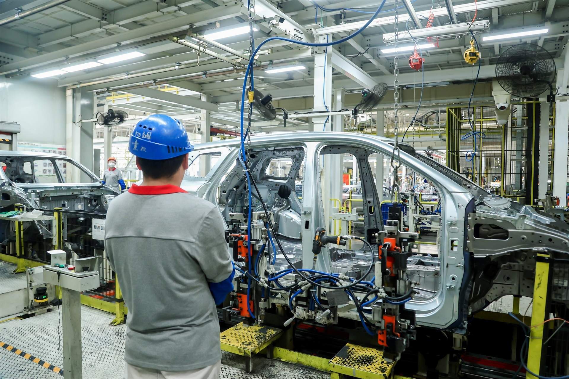Fabricantes chinos caen en bolsa por el posible anuncio de aranceles a coches eléctricos en la UE