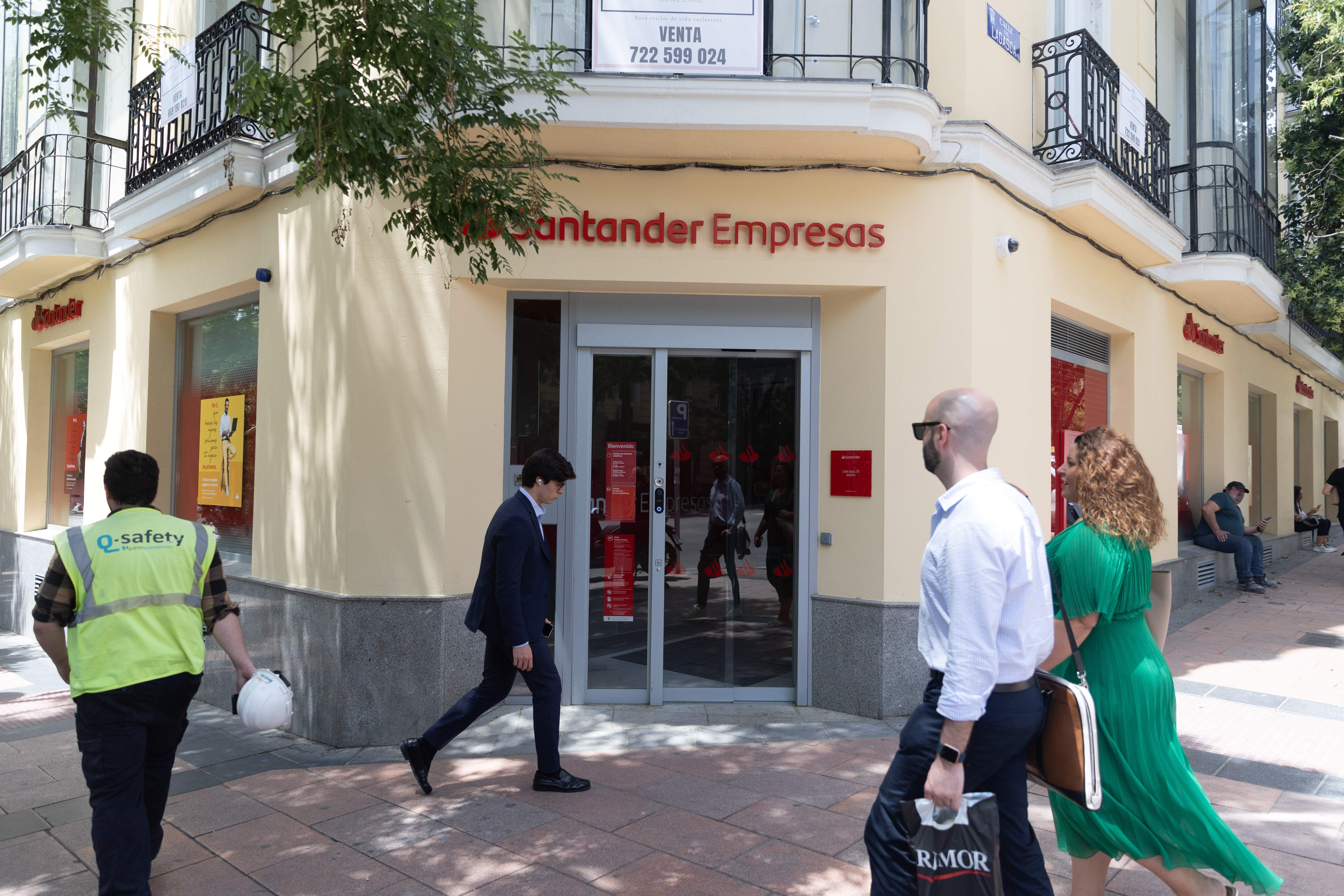 El Santander es llança a buscar els autònoms i pimes: regala 500 euros amb el seu nou 'Compte Negoci'