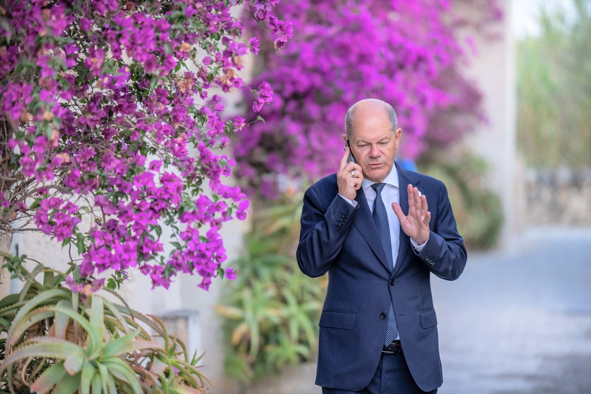 german chancellor olaf scholz speaks on the phone