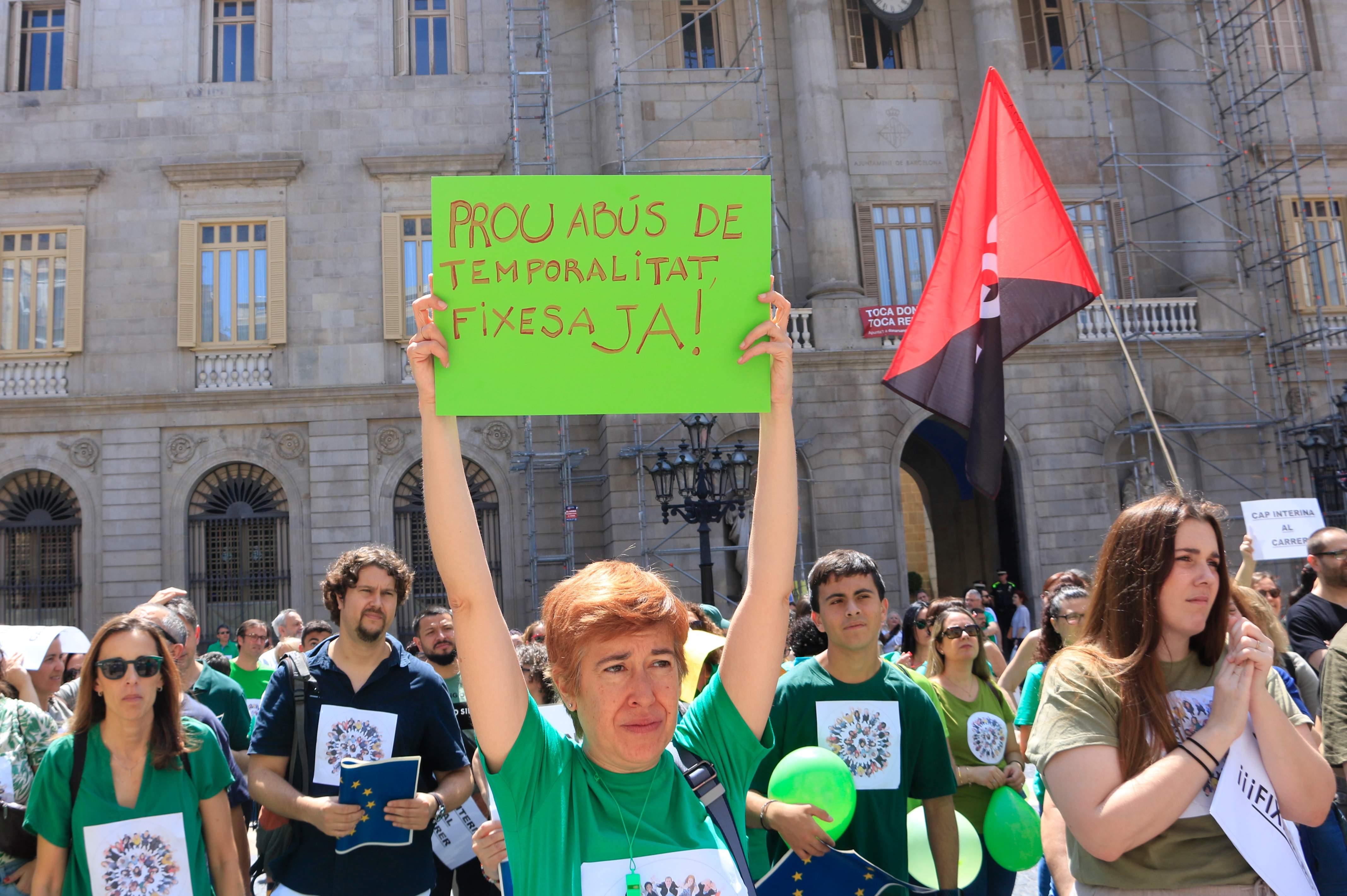 Els interins protesten davant la Generalitat perquè els facin fixos en compliment de la sentència del TJUE
