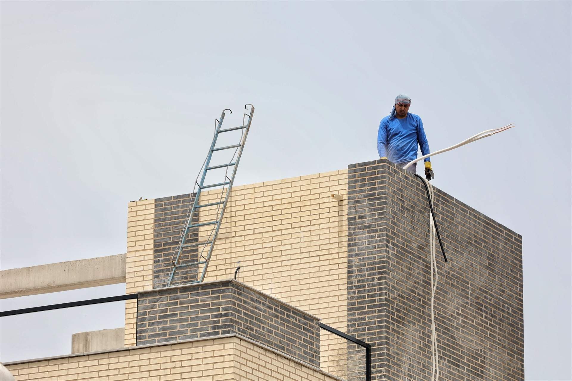 El coste laboral sube un 3,9% y supera por primera vez los 3.000 euros al mes