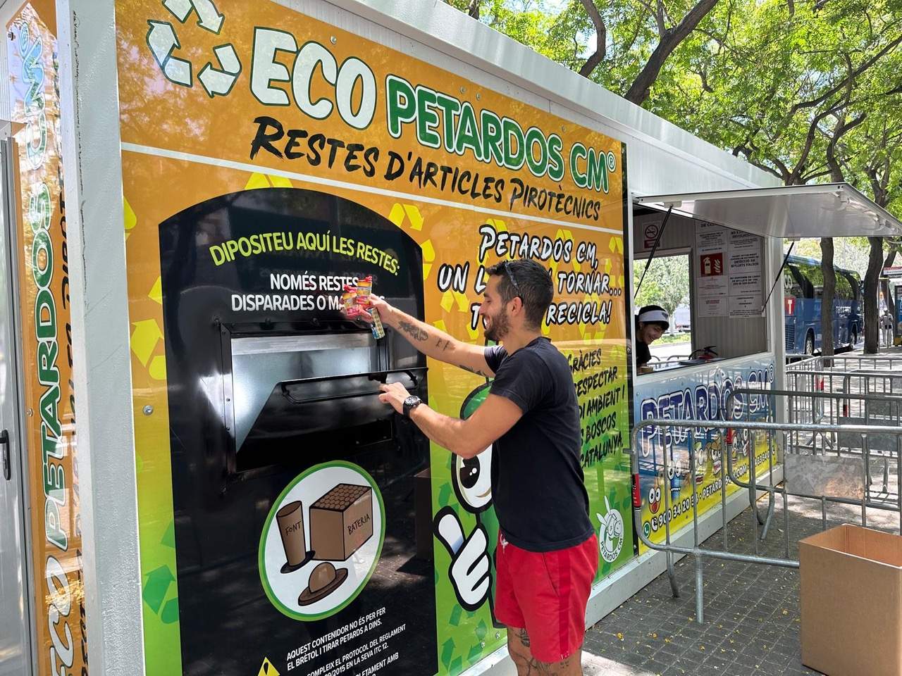 La catalana Petardos CM diseña un contenedor con IA para recoger los petardos