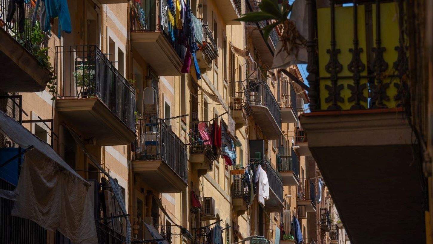 Ayudas a la rehabilitación de pisos en Barcelona: esta es la nueva figura que ayudará a facilitar el acceso
