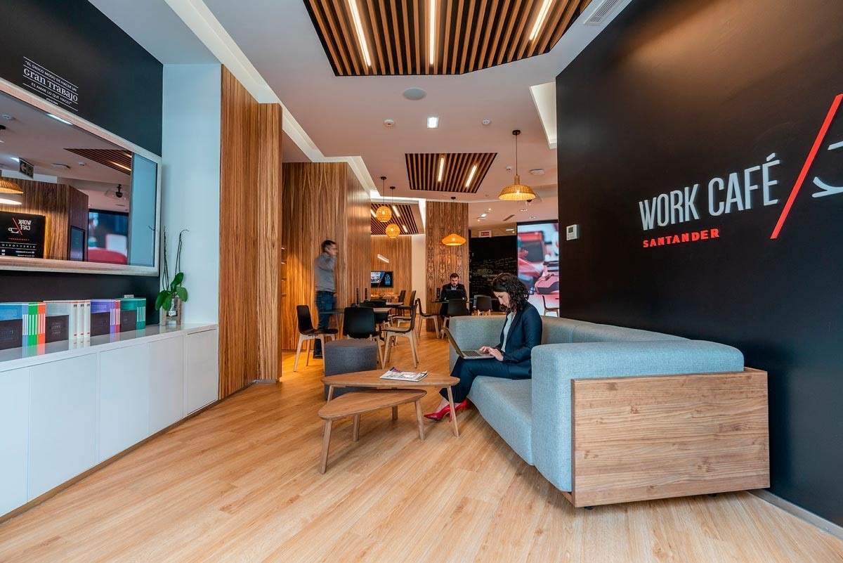 El Santander reduce el horario de sus oficinas Work Café