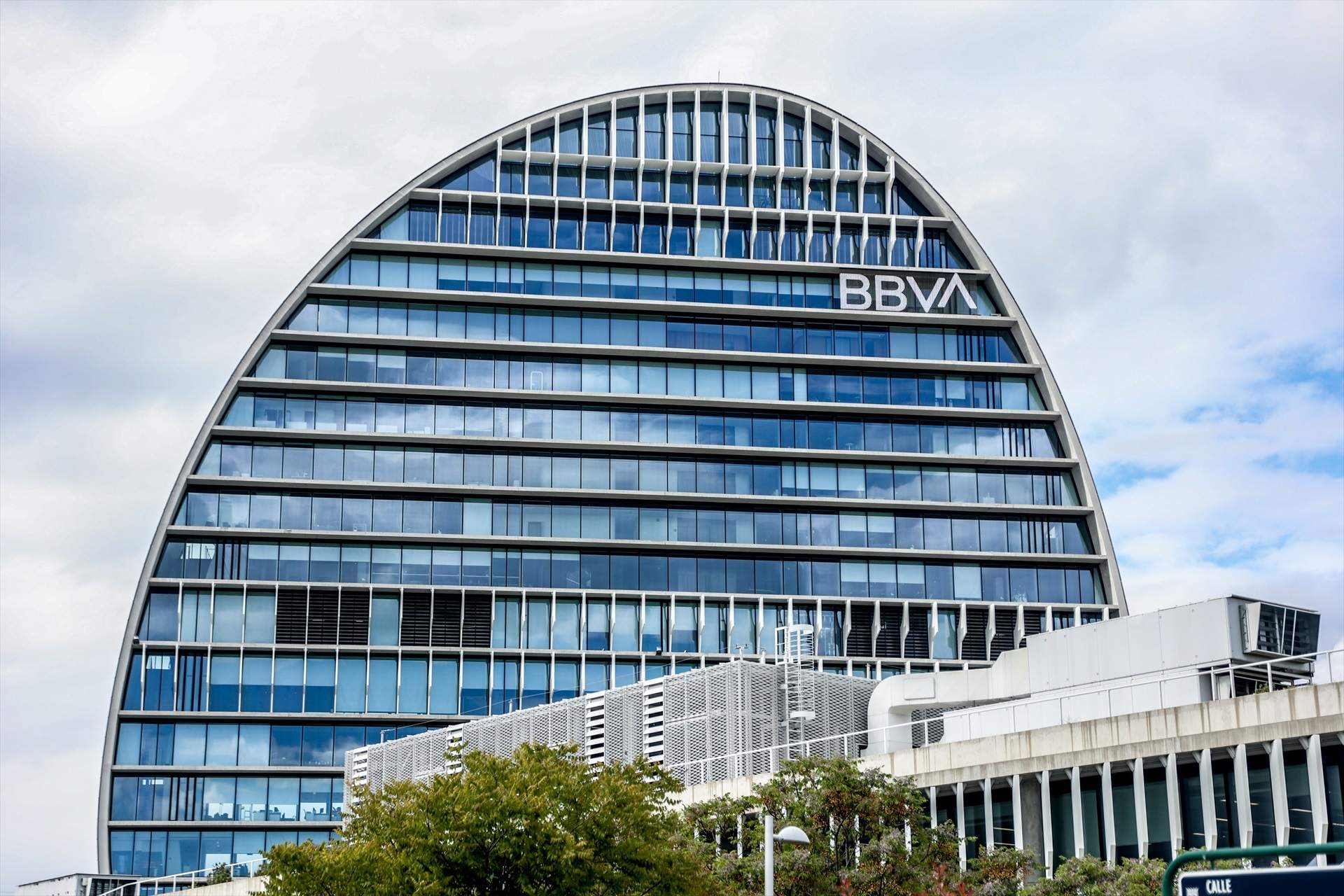 BBVA incluye el riesgo de que la OPA sobre el Sabadell no salga adelante en un folleto de emisión