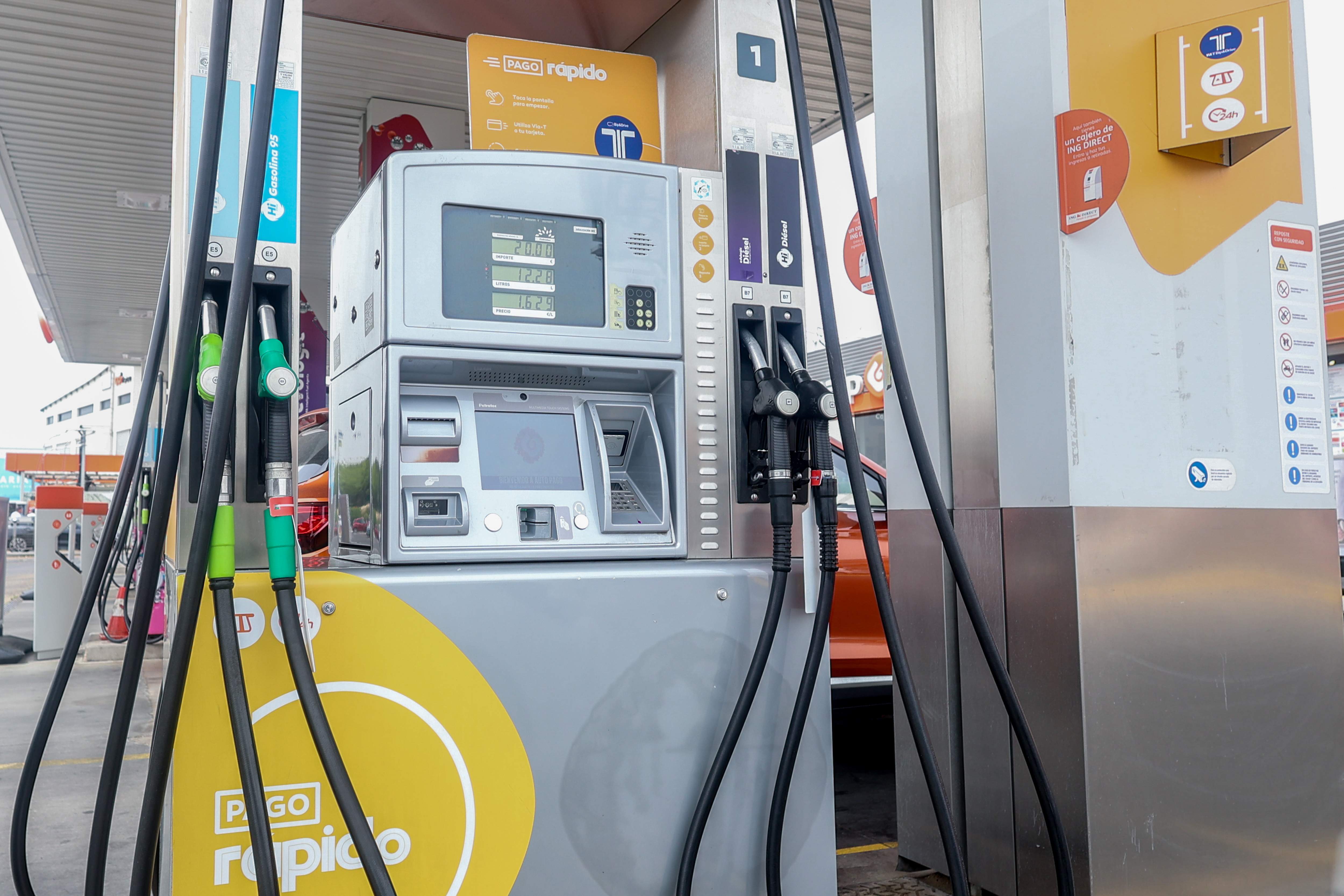 EuropaPress 6015318 surtidores gasolinera junio 2024 madrid espana precio medio carburantes
