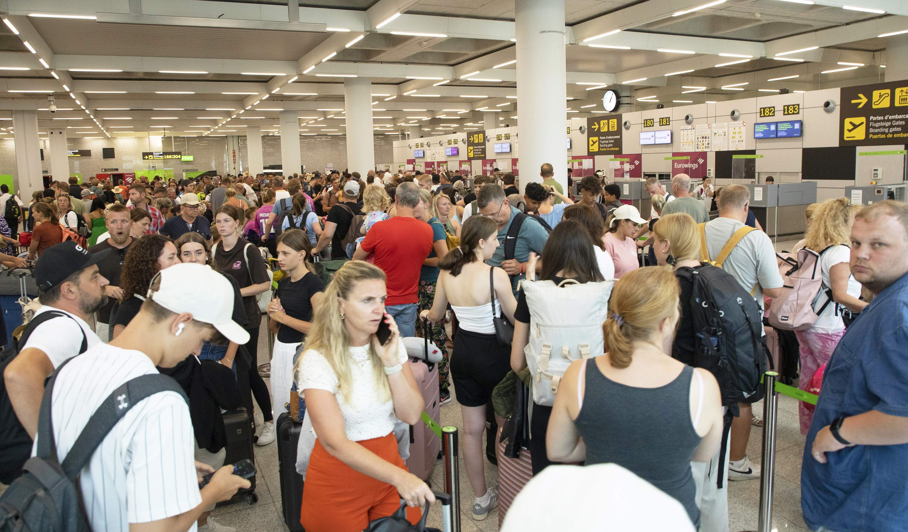Las aerolíneas cancelan 400 vuelos en España por el apagón informático