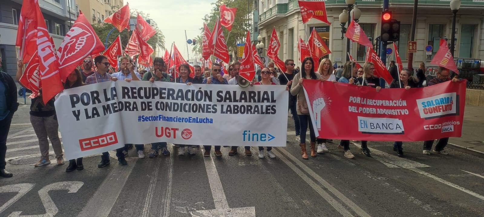 Ultimátum de los sindicatos de banca a la AEB: si no suben los sueldos, van a la huelga