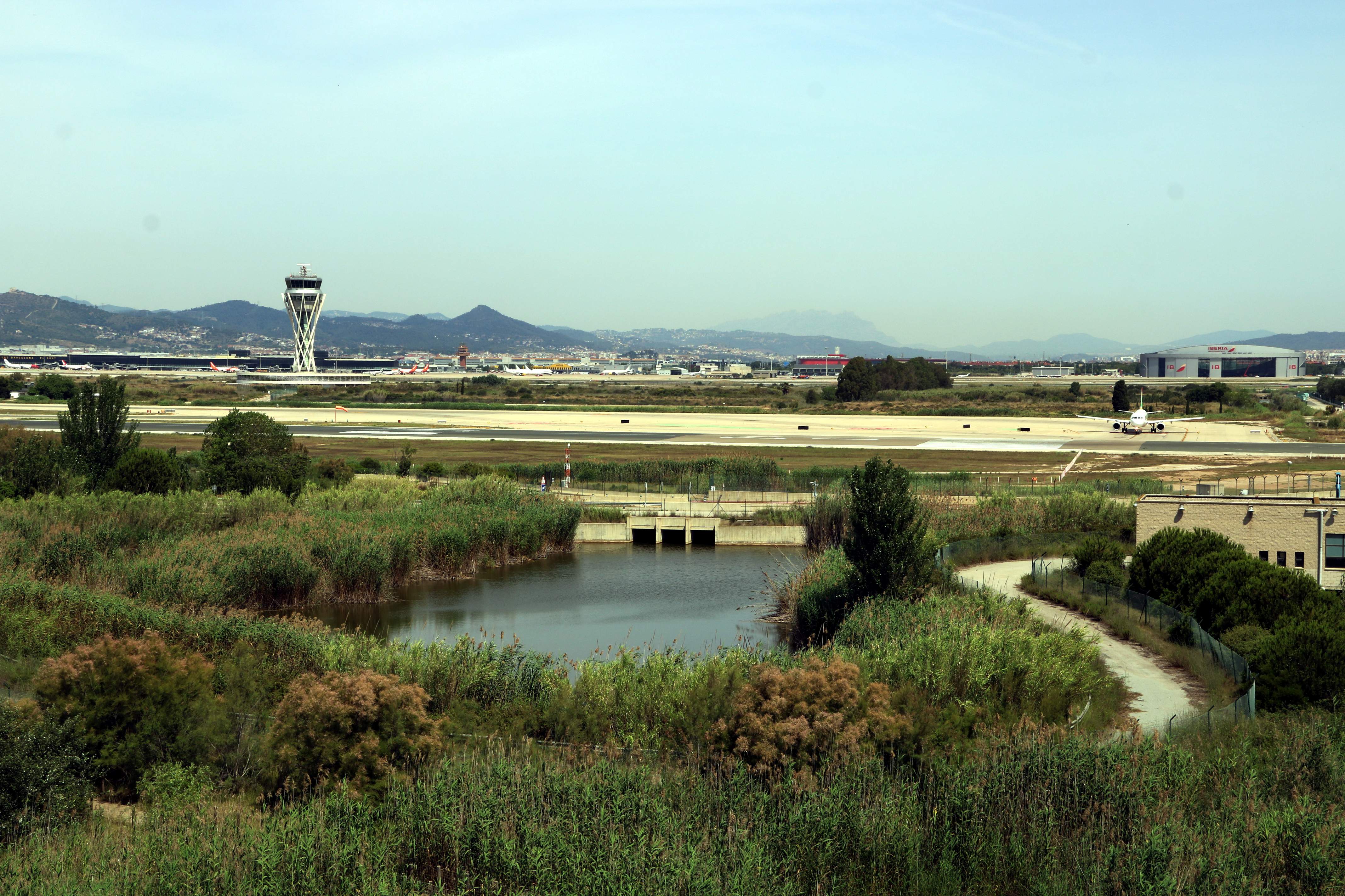 La comissió tècnica d'El Prat es reuneix per reactivar l'ampliació de l'aeroport