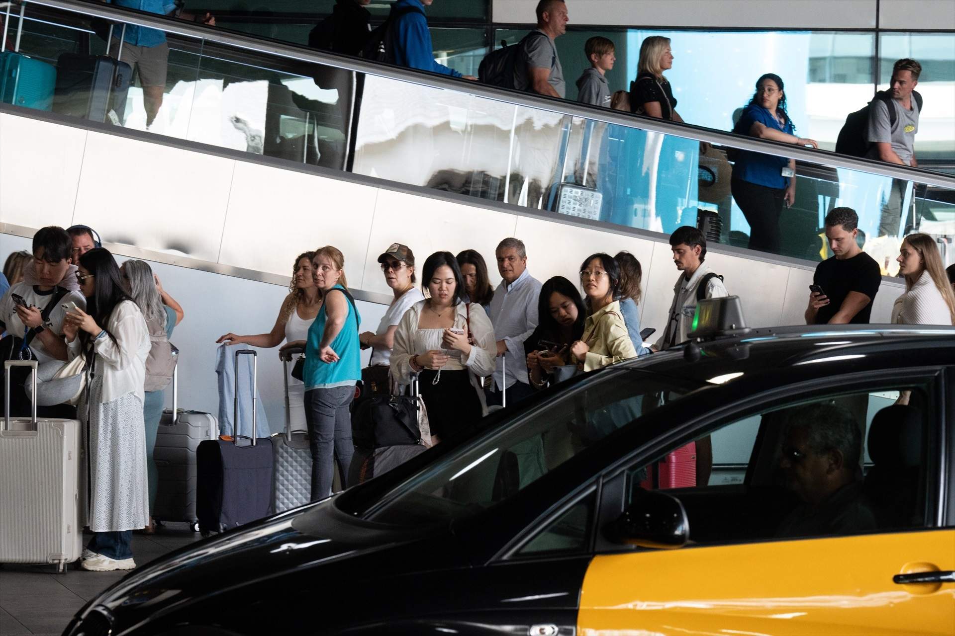 turistes aeroport barcelona elprat europa press