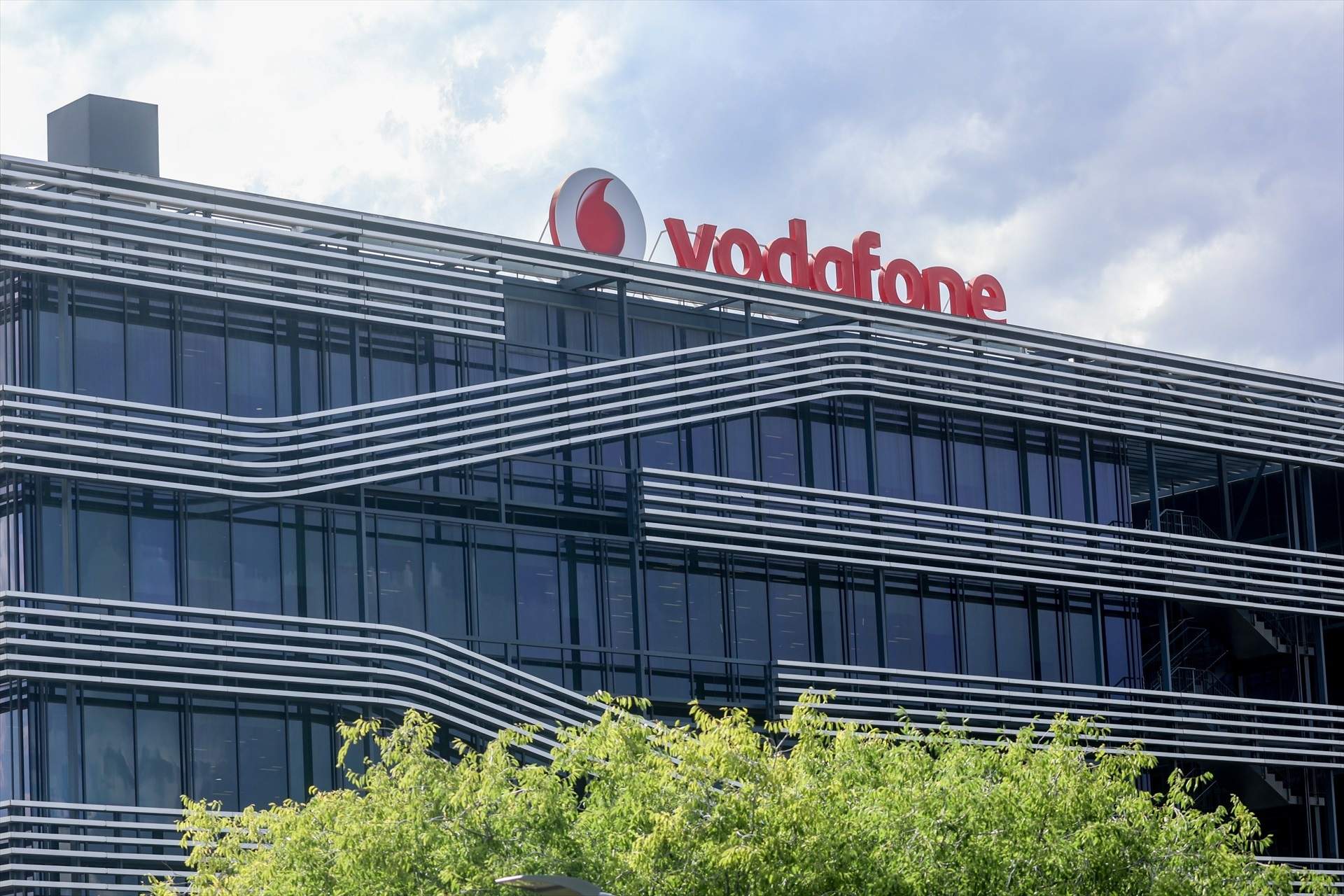 Vodafone arrasa en el concurs de telecos de la Generalitat